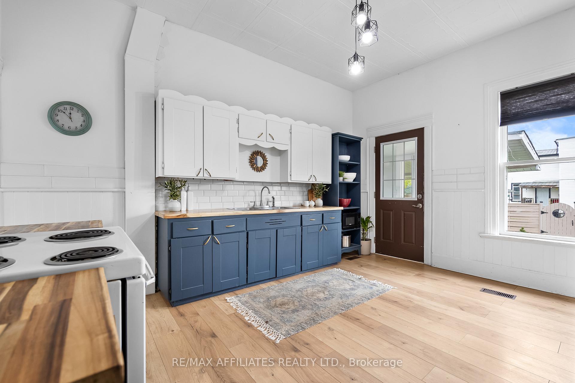 Photo 12 of 19 Winnifred Street N, Smiths Falls — HOMEH