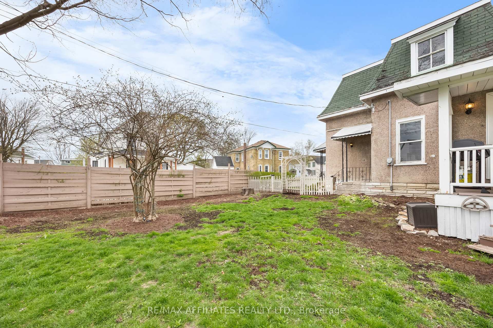 Photo 31 of 19 Winnifred Street N, Smiths Falls — HOMEH