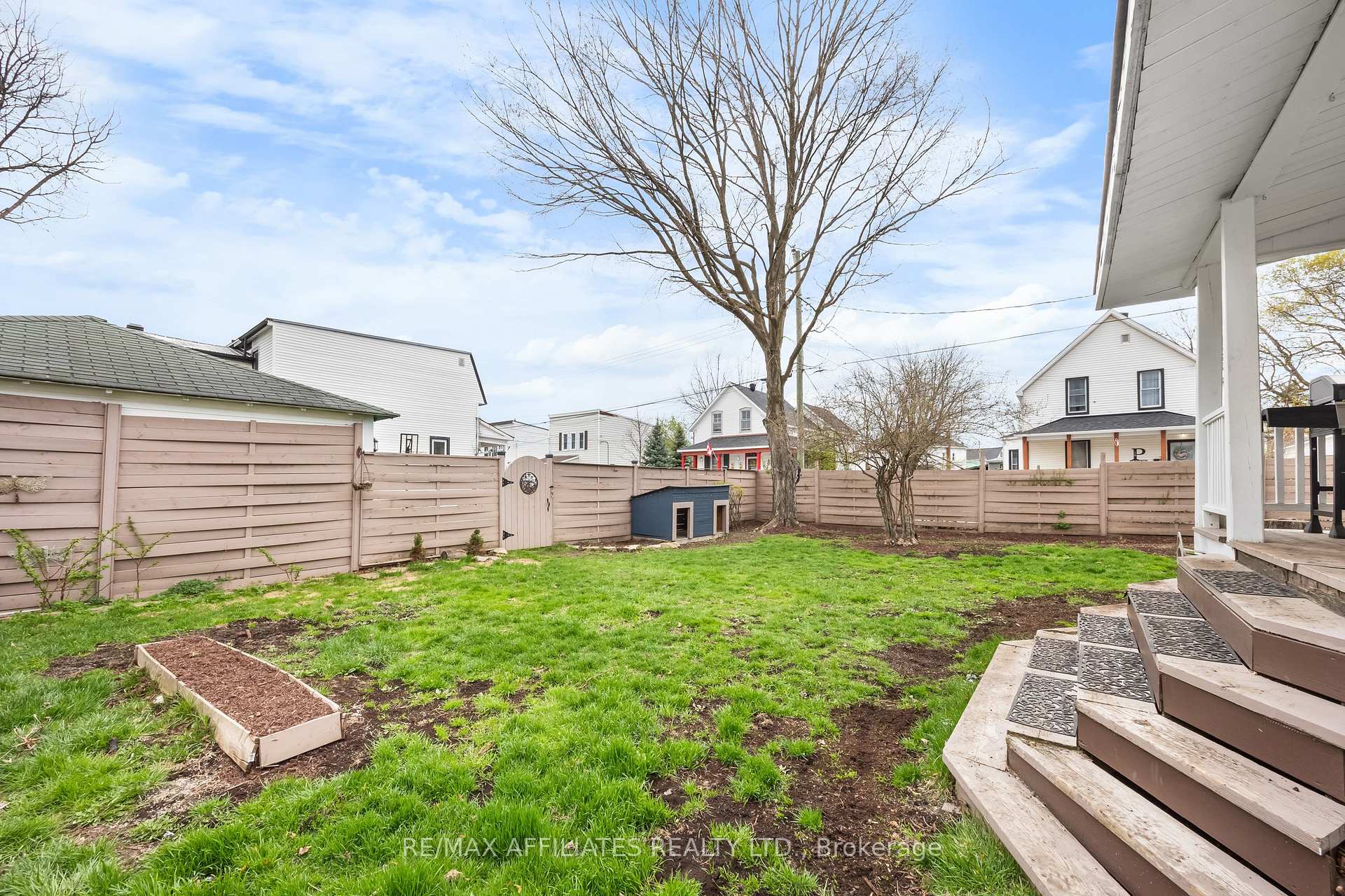 Photo 32 of 19 Winnifred Street N, Smiths Falls — HOMEH