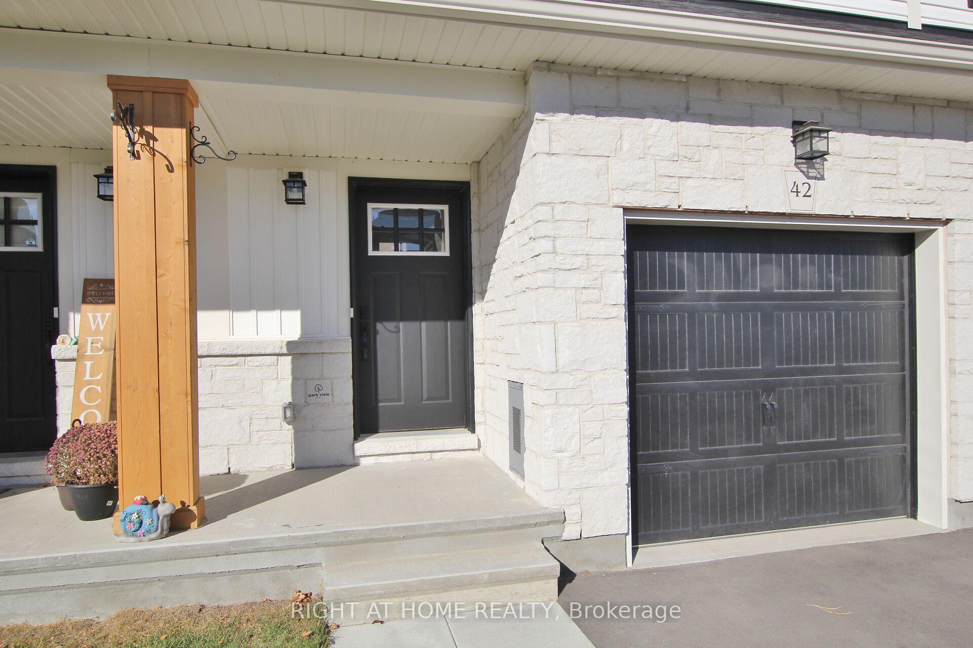 Photo 3 of 42 Whitcomb Crescent, Smiths Falls — HOMEH