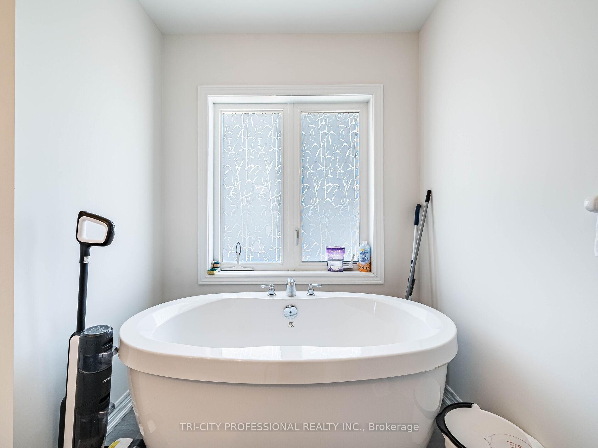 Photo 12 of 533 Red Elm Road, Shelburne — HOMEH