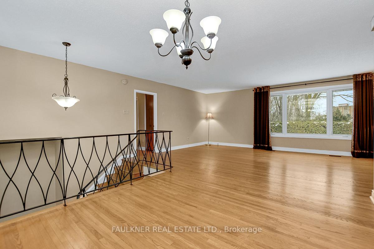Photo 6 of 5 Lavina Crescent, Ottawa, Leslie Park — HOMEH