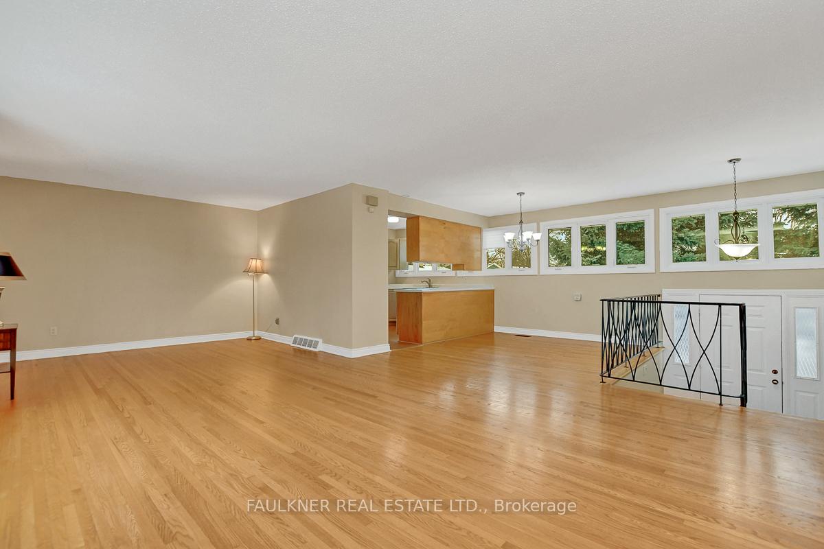 Photo 7 of 5 Lavina Crescent, Ottawa, Leslie Park — HOMEH