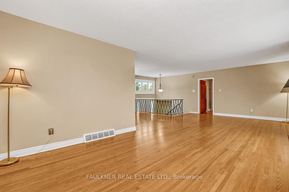 Photo 8 of 5 Lavina Crescent, Ottawa, Leslie Park — HOMEH