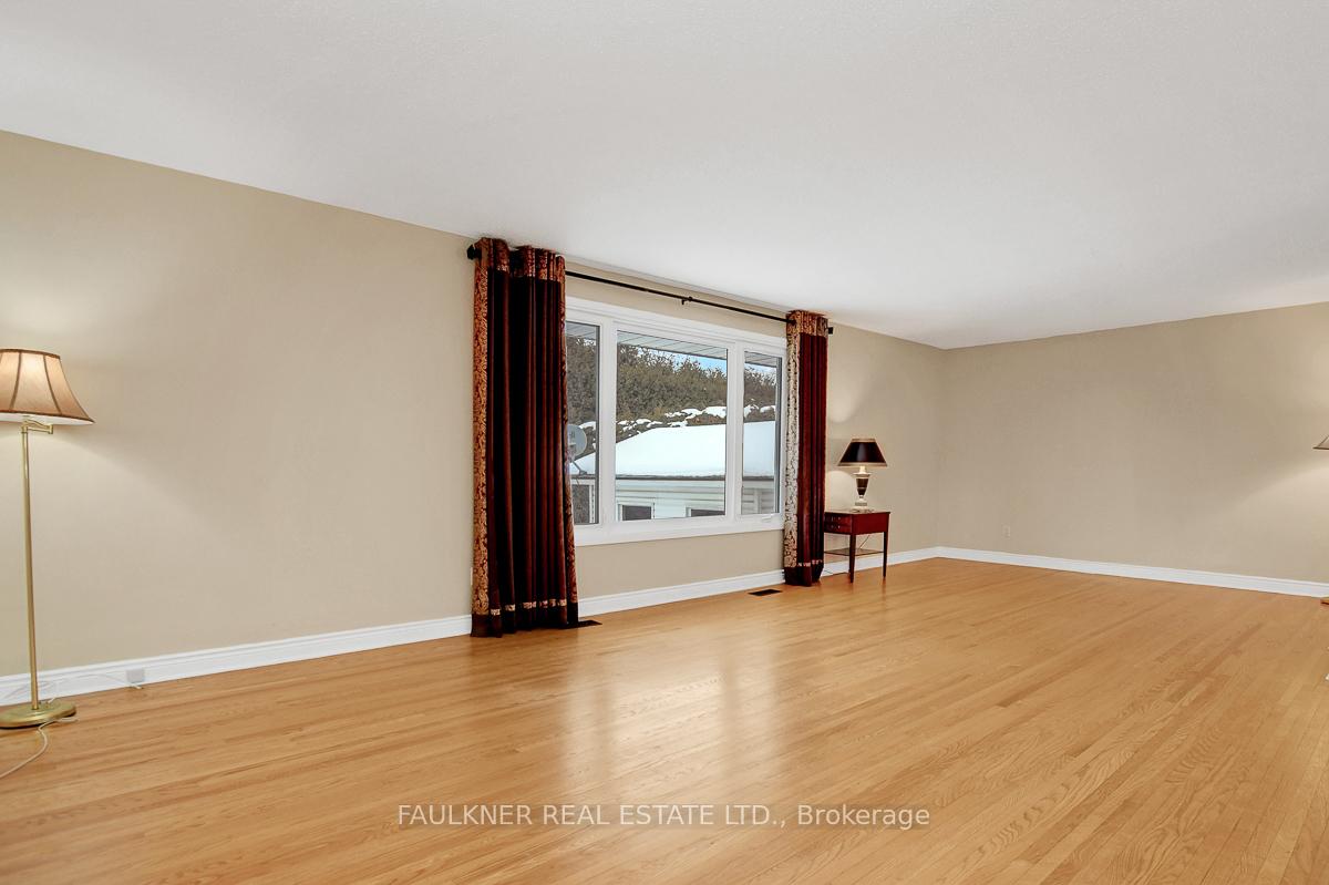Photo 9 of 5 Lavina Crescent, Ottawa, Leslie Park — HOMEH