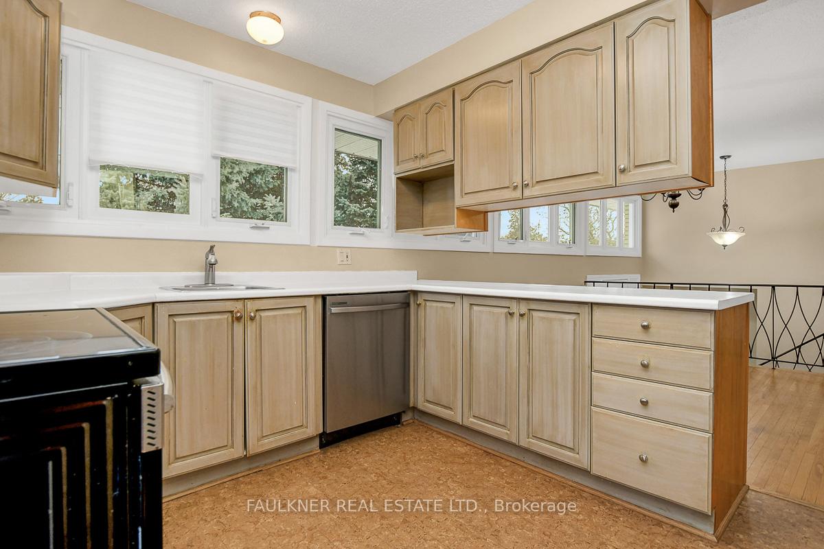 Photo 13 of 5 Lavina Crescent, Ottawa, Leslie Park — HOMEH