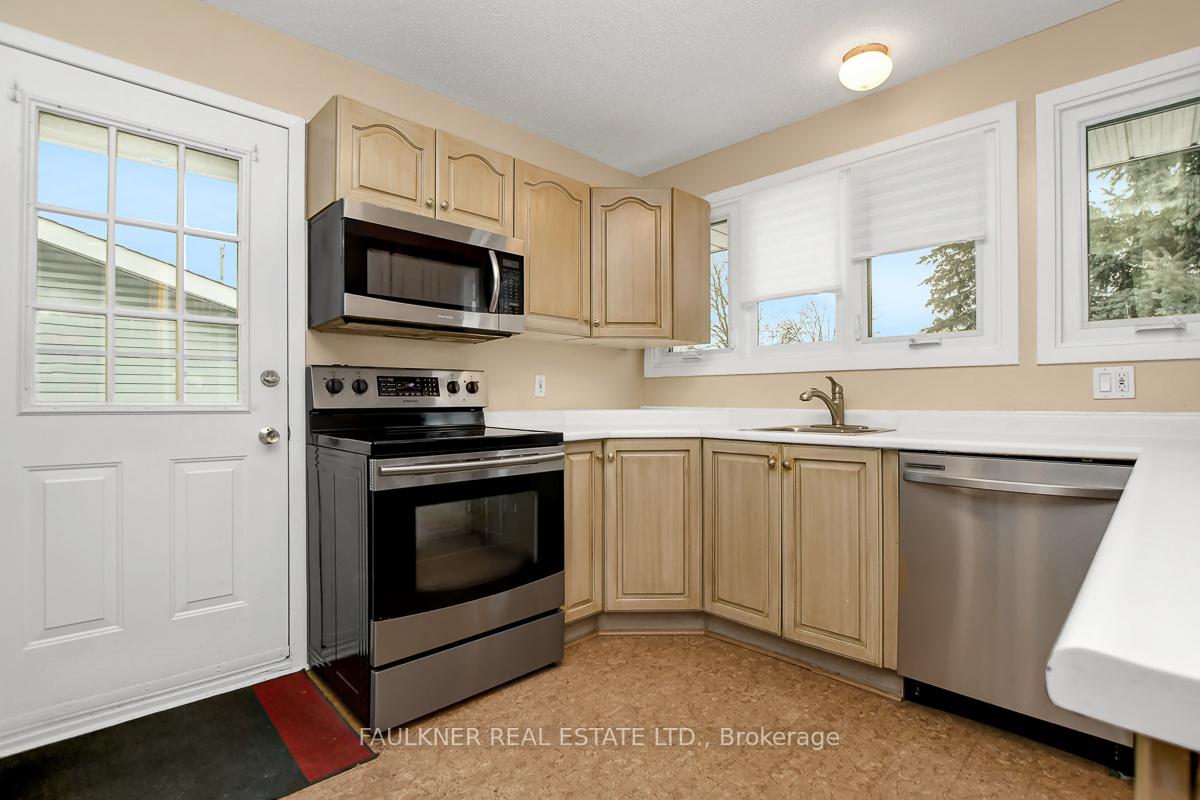 Photo 15 of 5 Lavina Crescent, Ottawa, Leslie Park — HOMEH