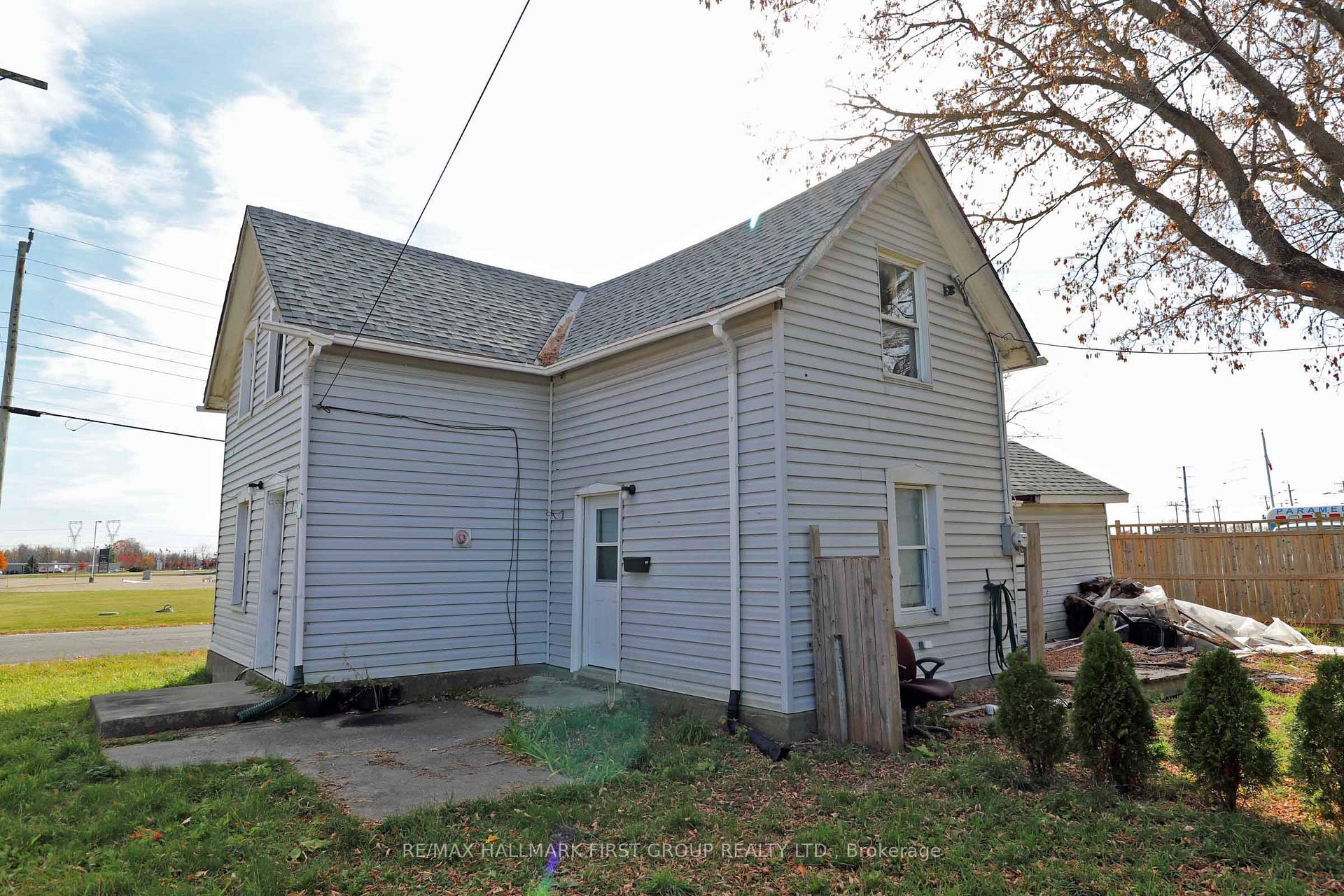 Photo 3 of 72 Alice Street, Smiths Falls — HOMEH