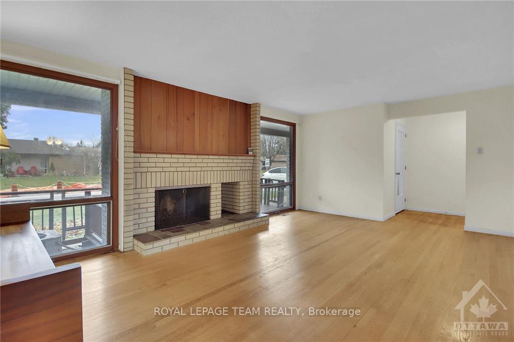 Photo 5 of 44 Ashgrove Crescent, Ottawa, Briargreen — HOMEH
