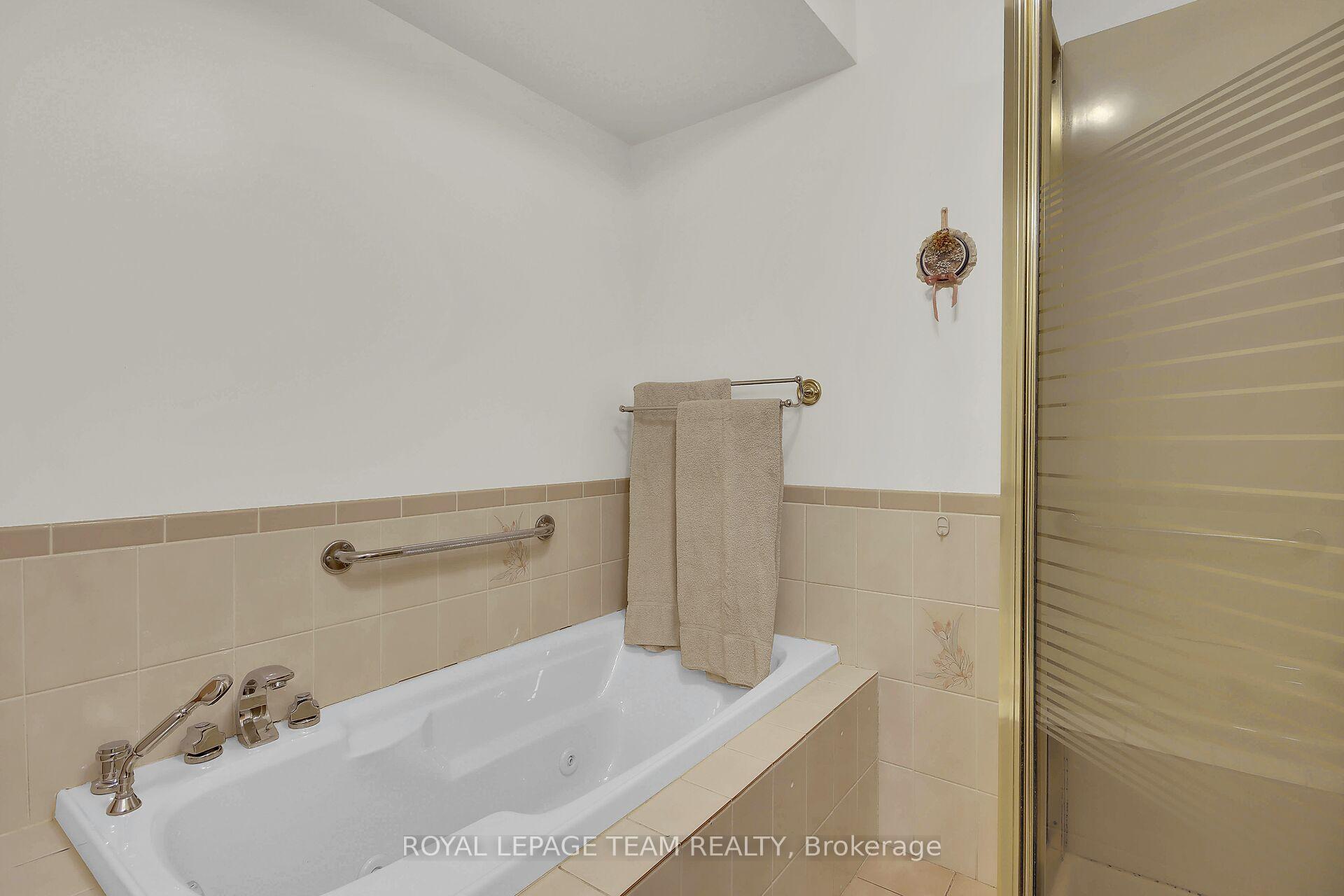 Photo 26 of 44 Ashgrove Crescent, Ottawa, Briargreen — HOMEH
