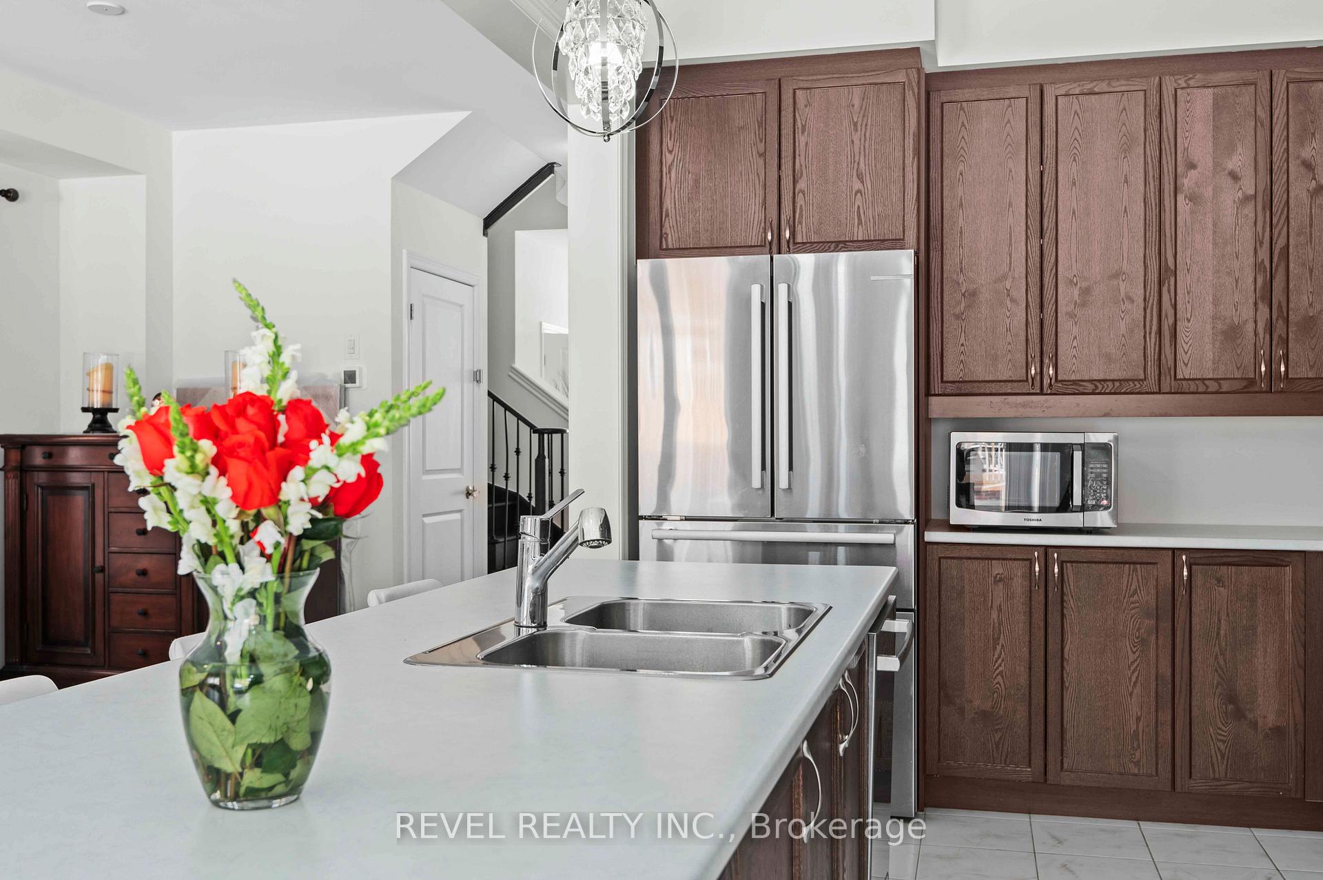 Photo 2 of 212 Barnett Drive, Shelburne — HOMEH