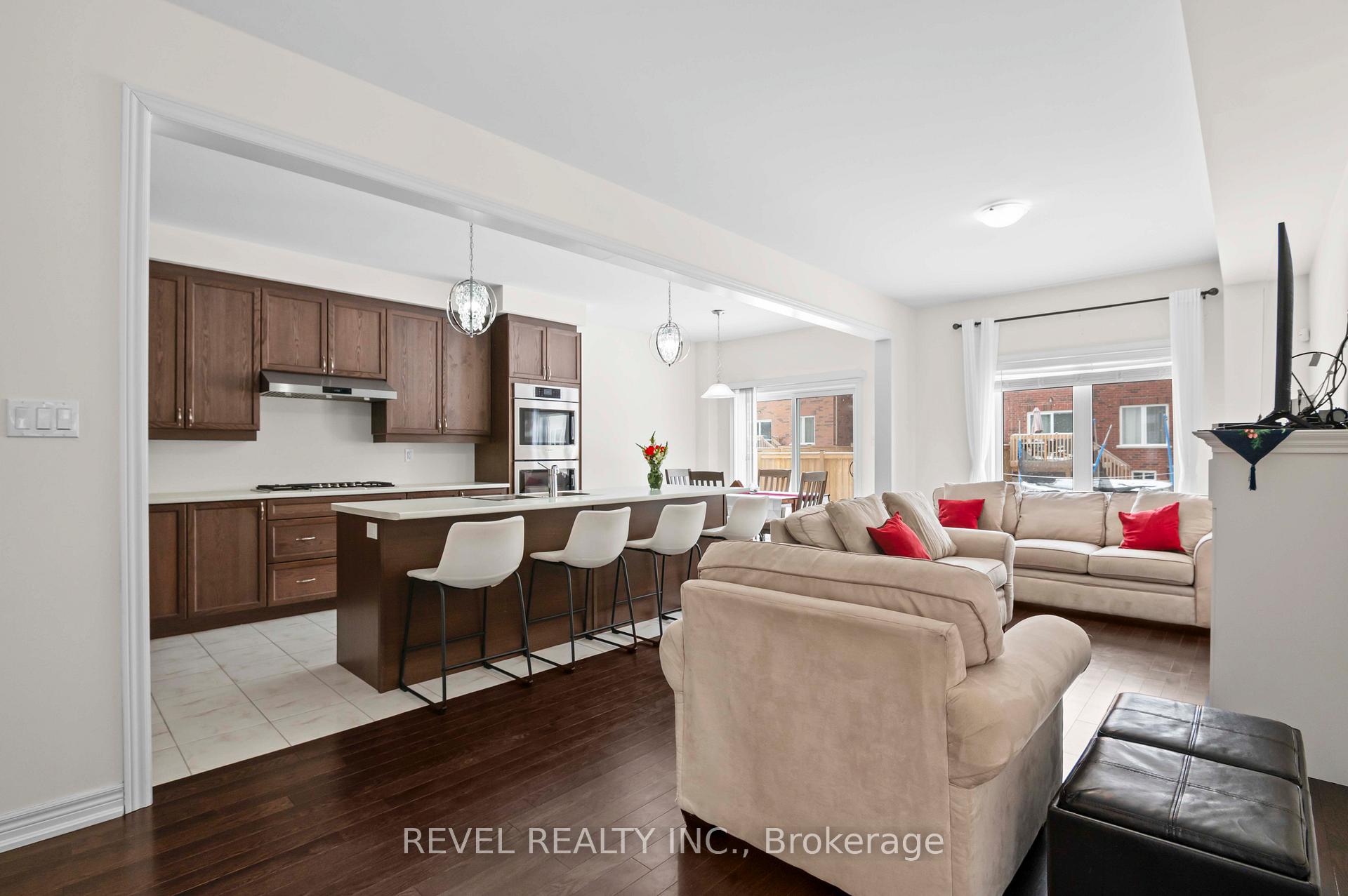 Photo 5 of 212 Barnett Drive, Shelburne — HOMEH