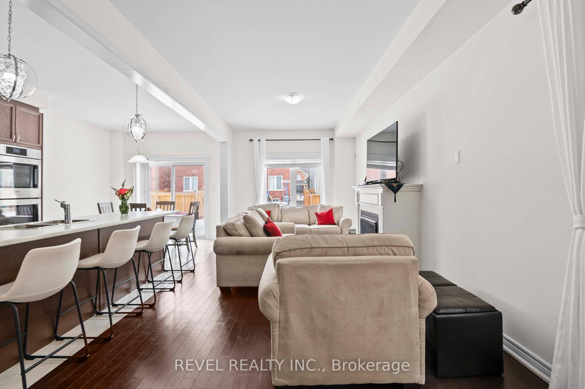 Photo 10 of 212 Barnett Drive, Shelburne — HOMEH