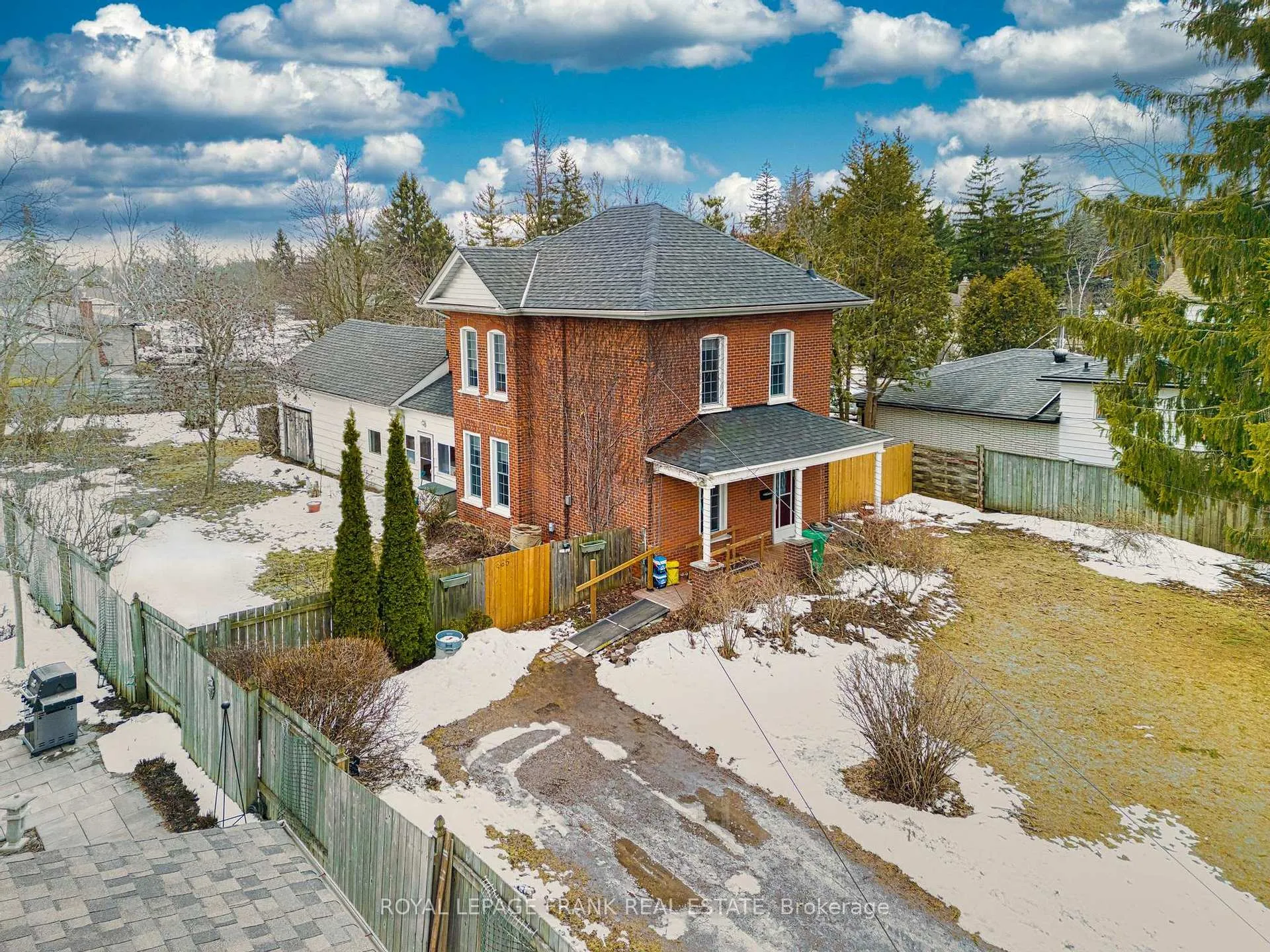 Photo 1 of 865 Parkhill Road W, Peterborough, Monaghan Ward 2 — HOMEH