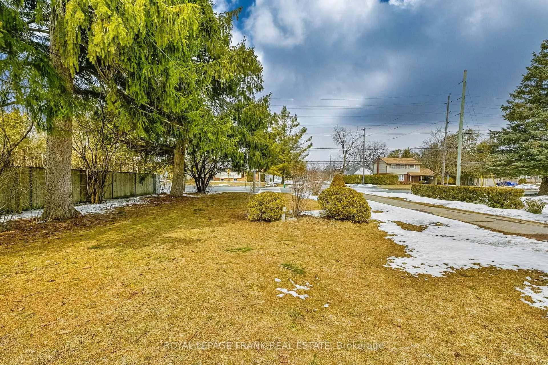 Photo 3 of 865 Parkhill Road W, Peterborough, Monaghan Ward 2 — HOMEH