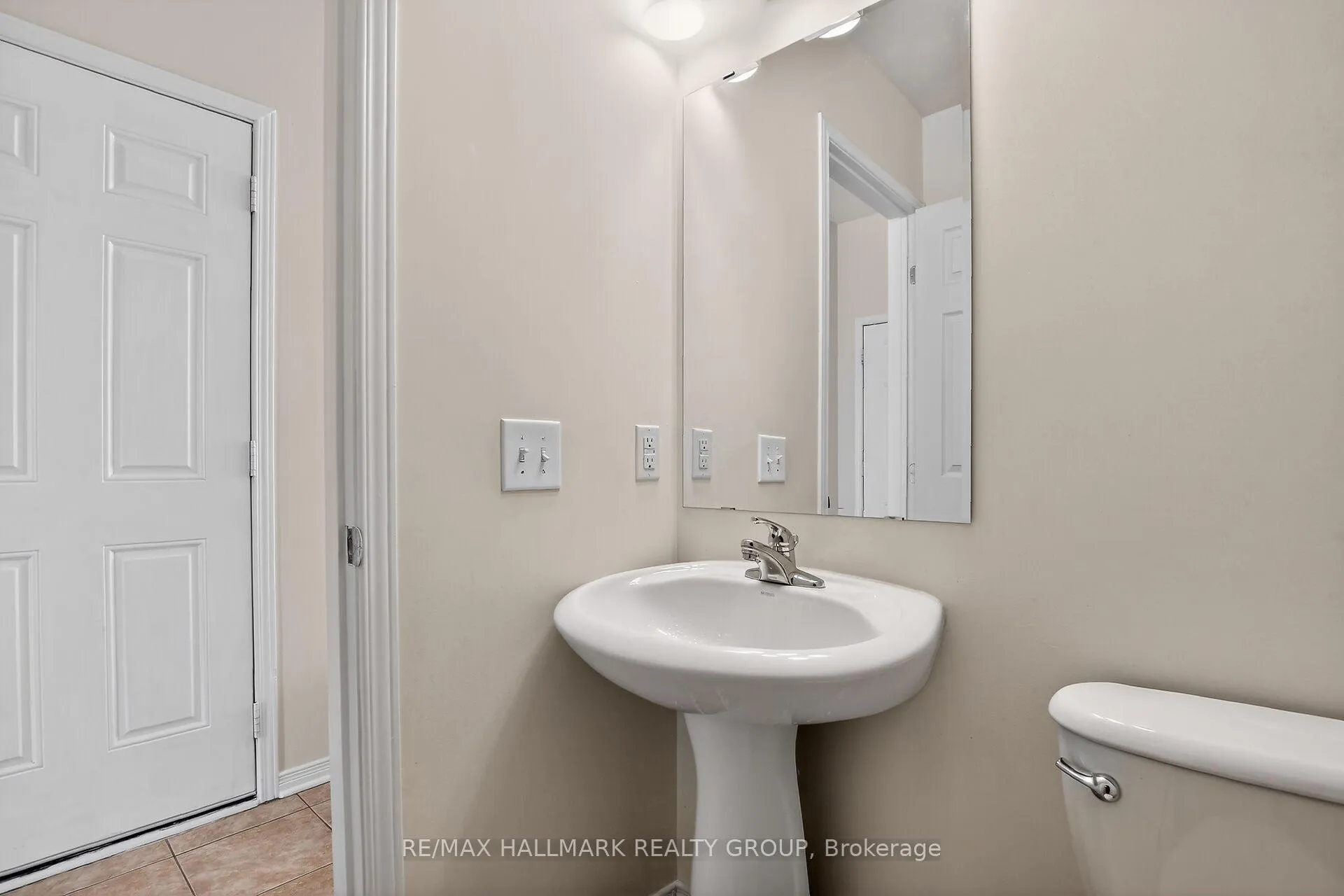 Photo 5 of 1008 Klondike Road N, Ottawa, Kanata - Morgan's Grant/South March — HOMEH