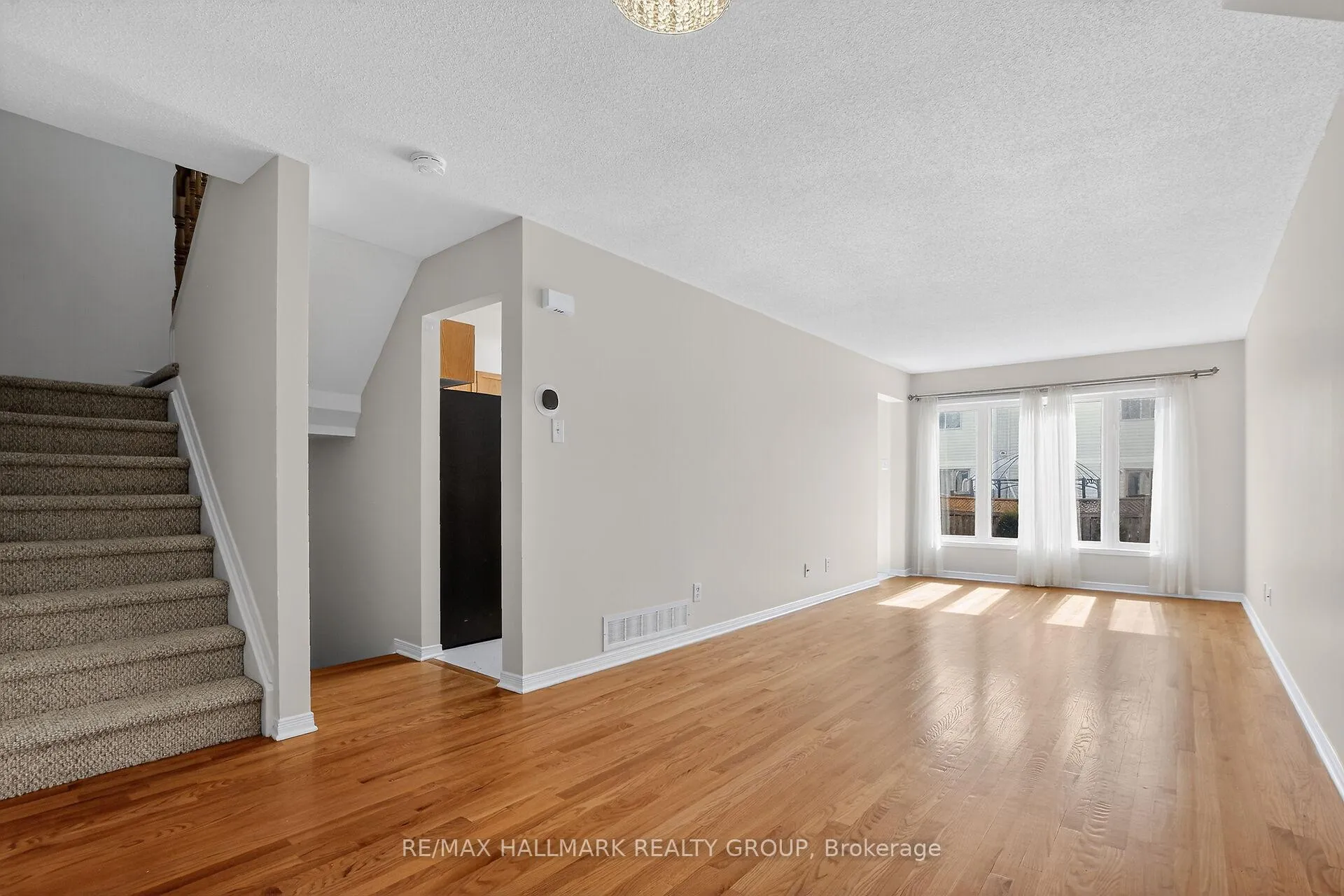 Photo 6 of 1008 Klondike Road N, Ottawa, Kanata - Morgan's Grant/South March — HOMEH