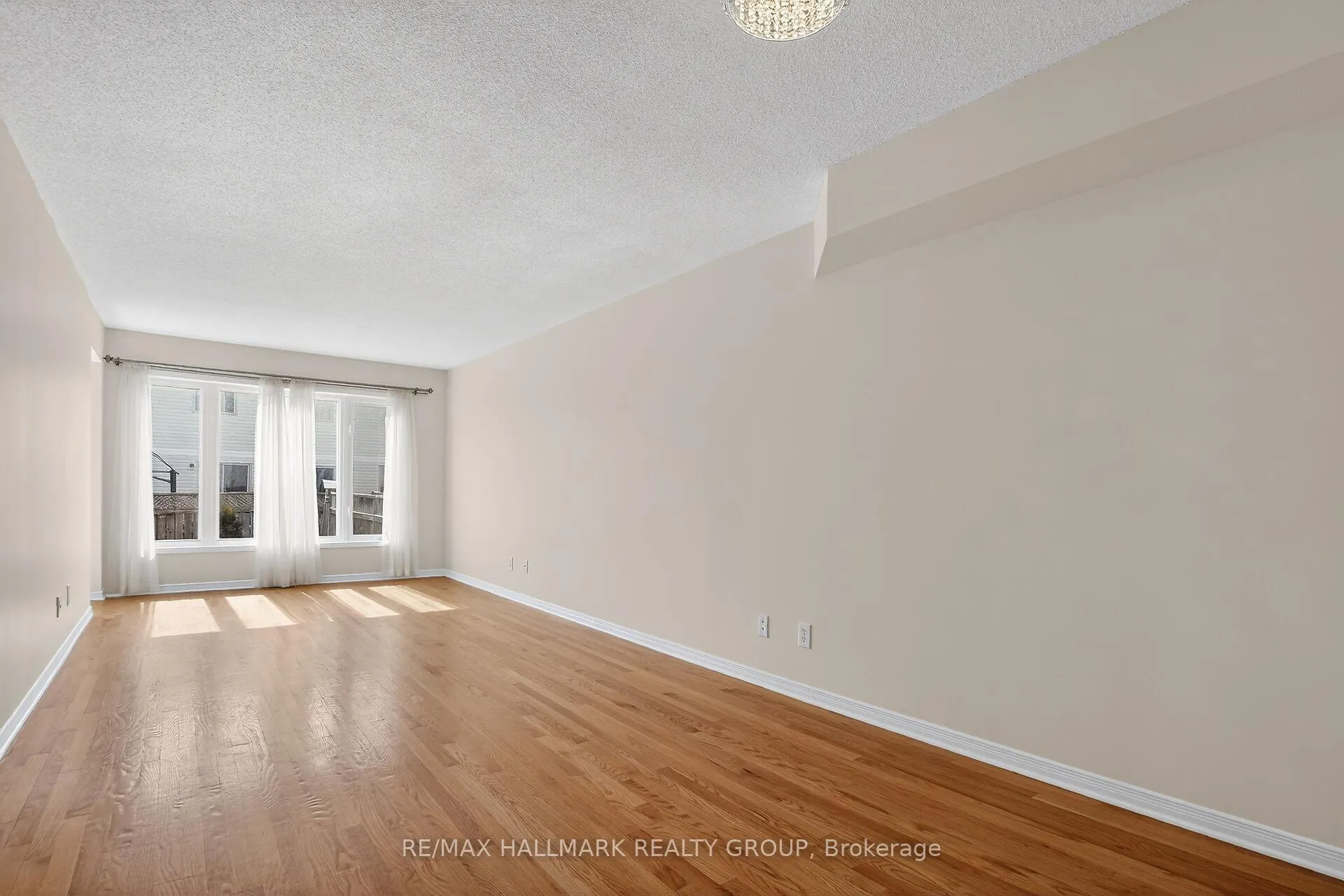 Photo 8 of 1008 Klondike Road N, Ottawa, Kanata - Morgan's Grant/South March — HOMEH