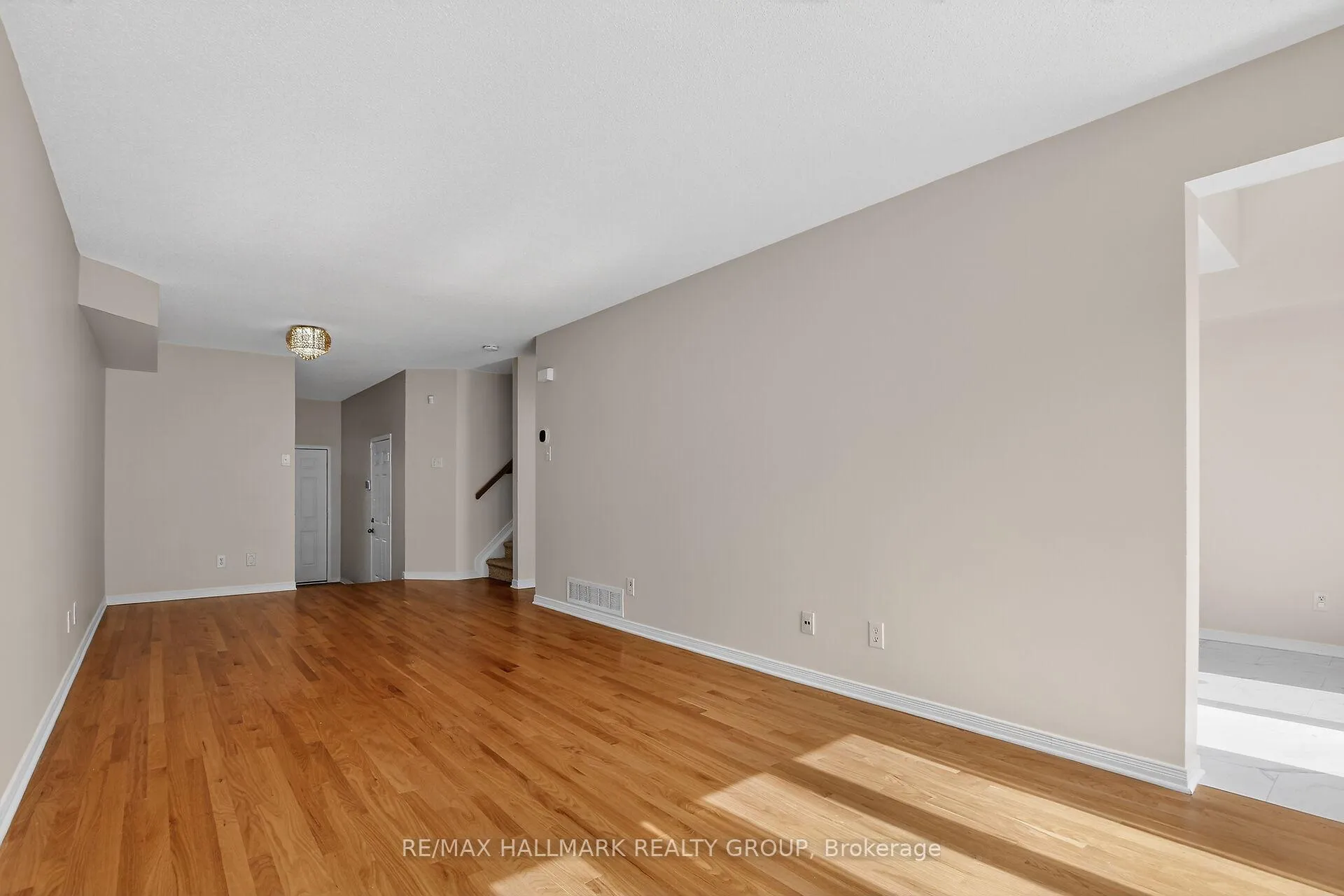 Photo 10 of 1008 Klondike Road N, Ottawa, Kanata - Morgan's Grant/South March — HOMEH