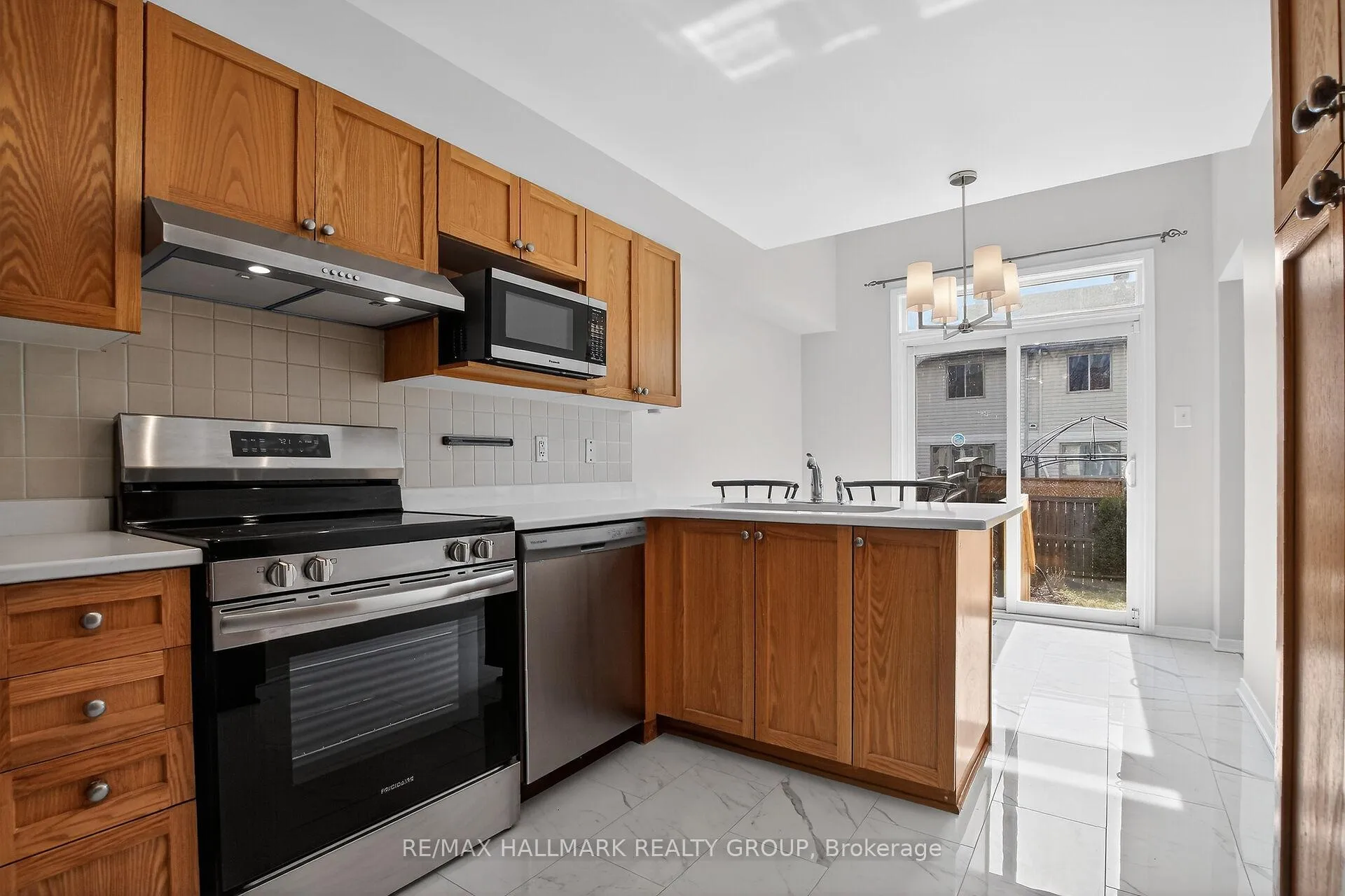 Photo 17 of 1008 Klondike Road N, Ottawa, Kanata - Morgan's Grant/South March — HOMEH