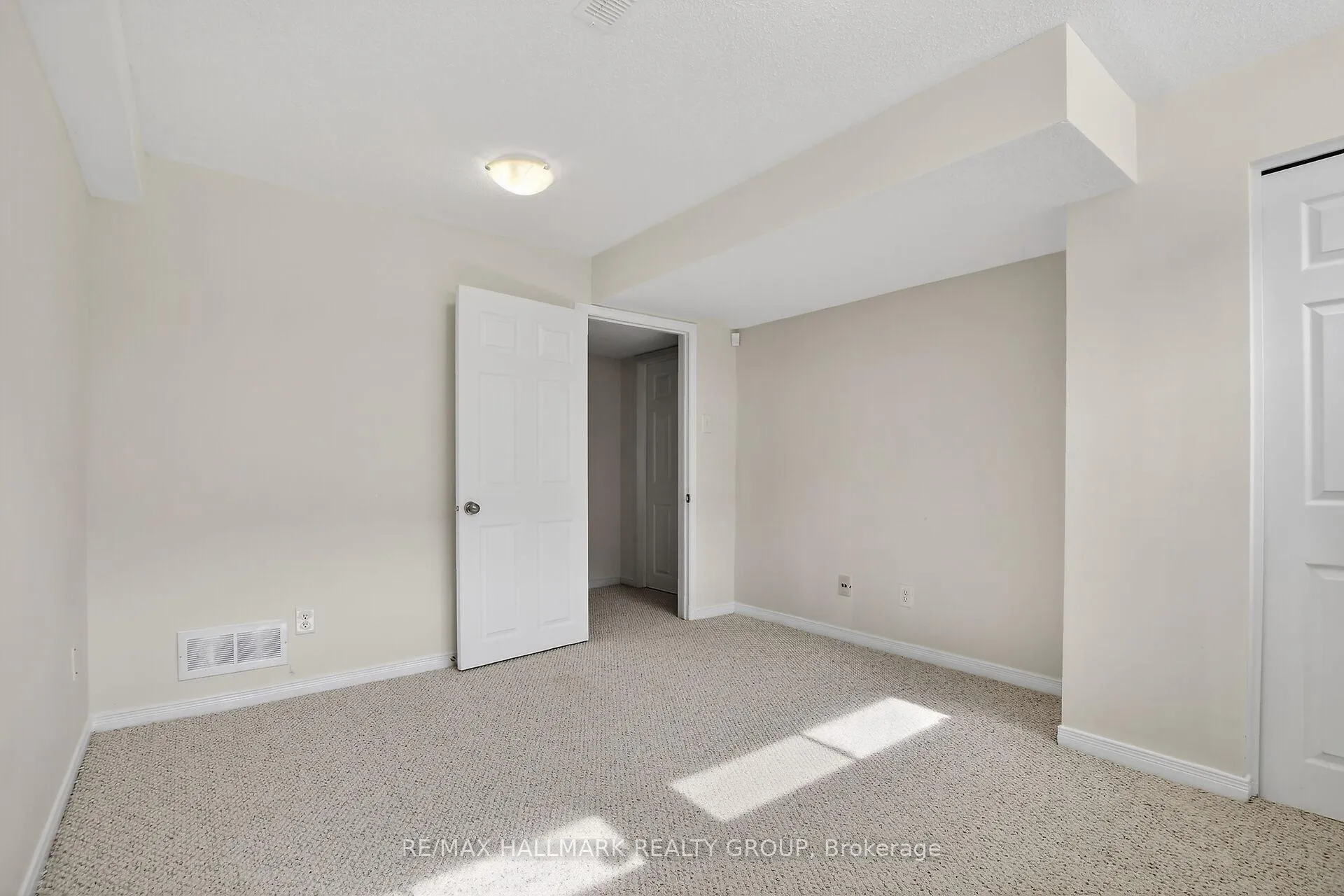 Photo 44 of 1008 Klondike Road N, Ottawa, Kanata - Morgan's Grant/South March — HOMEH