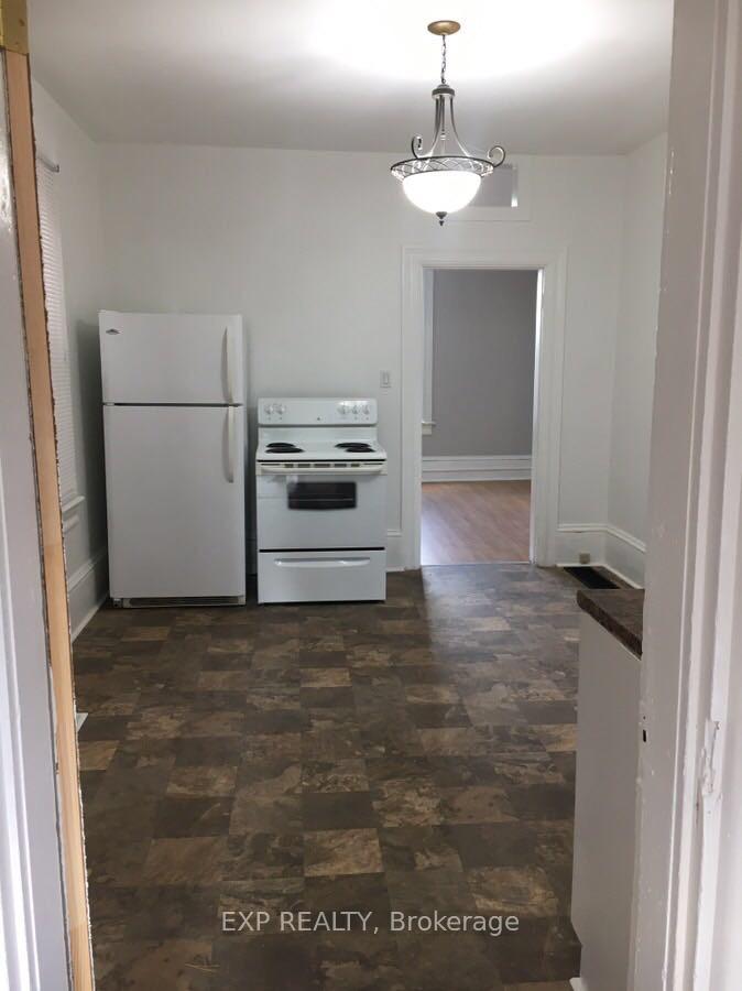 Photo 3 of 72 Victoria Avenue, Smiths Falls — HOMEH