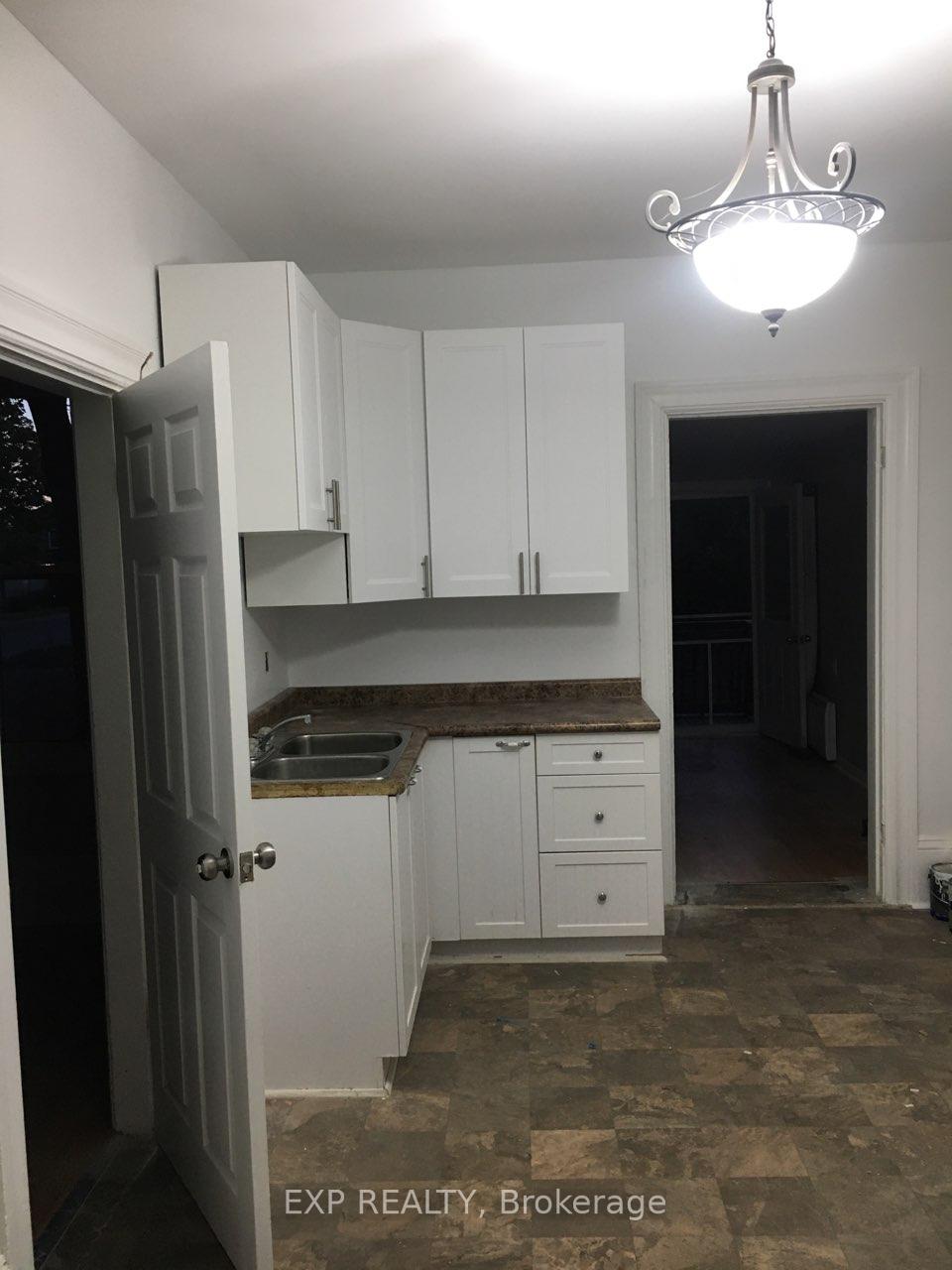 Photo 4 of 72 Victoria Avenue, Smiths Falls — HOMEH
