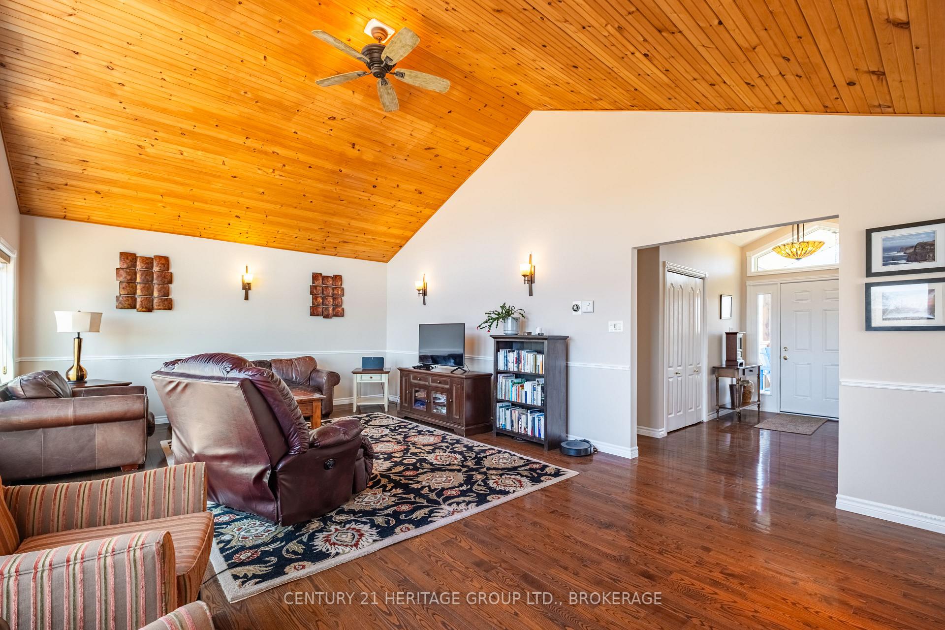 Photo 13 of 445 Wolfe Lake Road, Rideau Lakes, Rideau Lakes (North Crosby) Twp — HOMEH