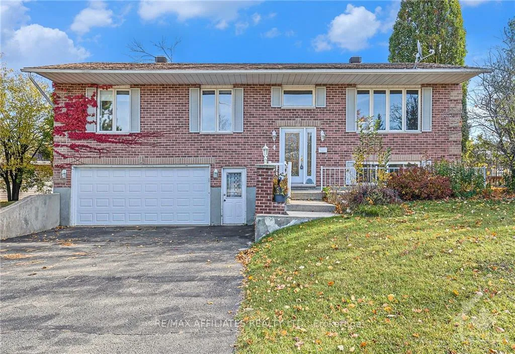 Photo 1 of 4 Oakridge Crescent, Smiths Falls — HOMEH