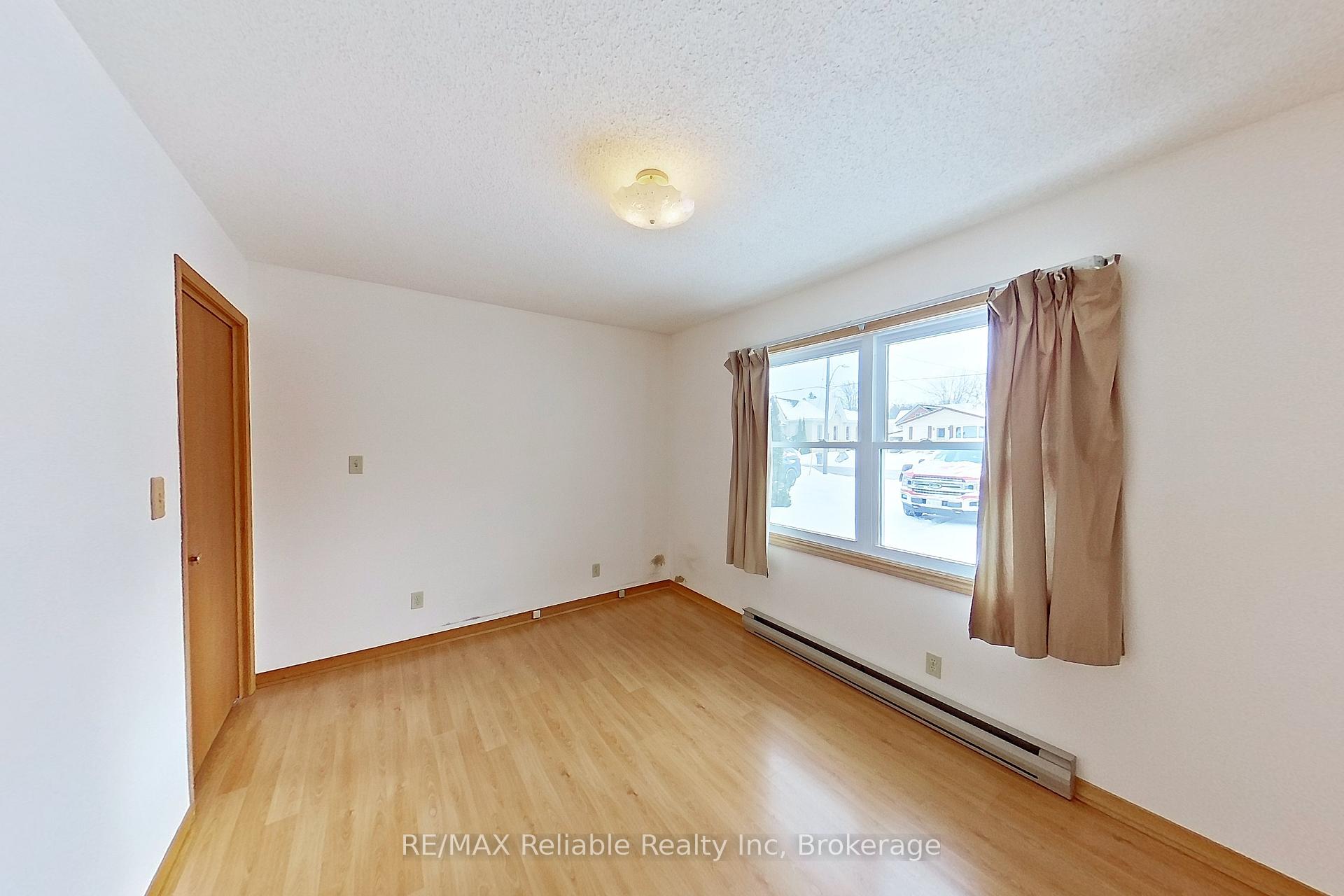 Photo 8 of 58 Huron Street W, South Huron, Exeter — HOMEH