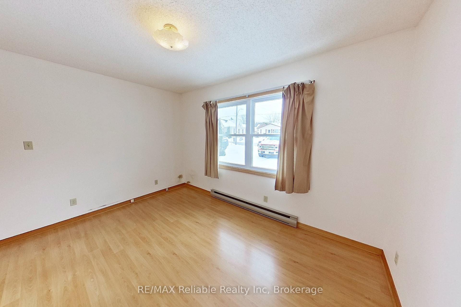 Photo 9 of 58 Huron Street W, South Huron, Exeter — HOMEH