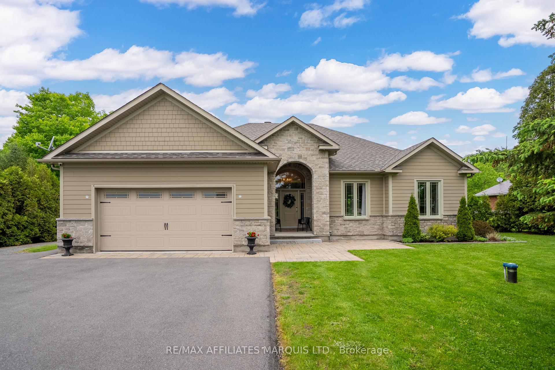 Photo 1 of 18497 Glen Road, South Glengarry, South Glengarry (Charlottenburgh) Twp — HOMEH