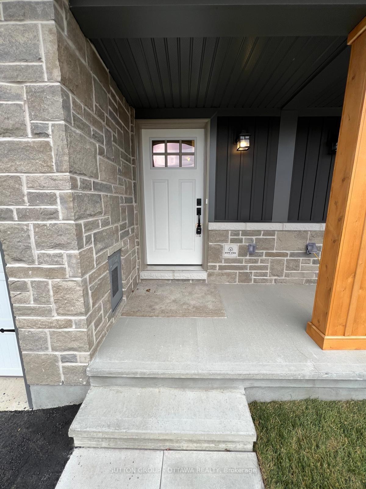 Photo 2 of 103 Staples Boulevard, Smiths Falls — HOMEH