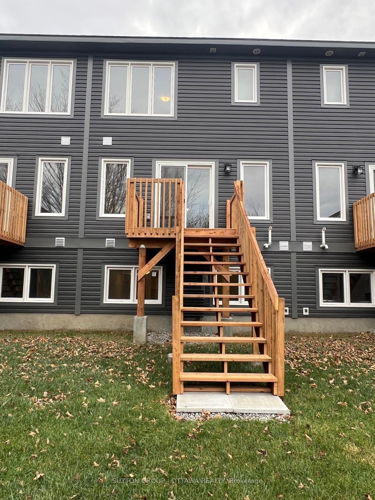 Photo 25 of 103 Staples Boulevard, Smiths Falls — HOMEH