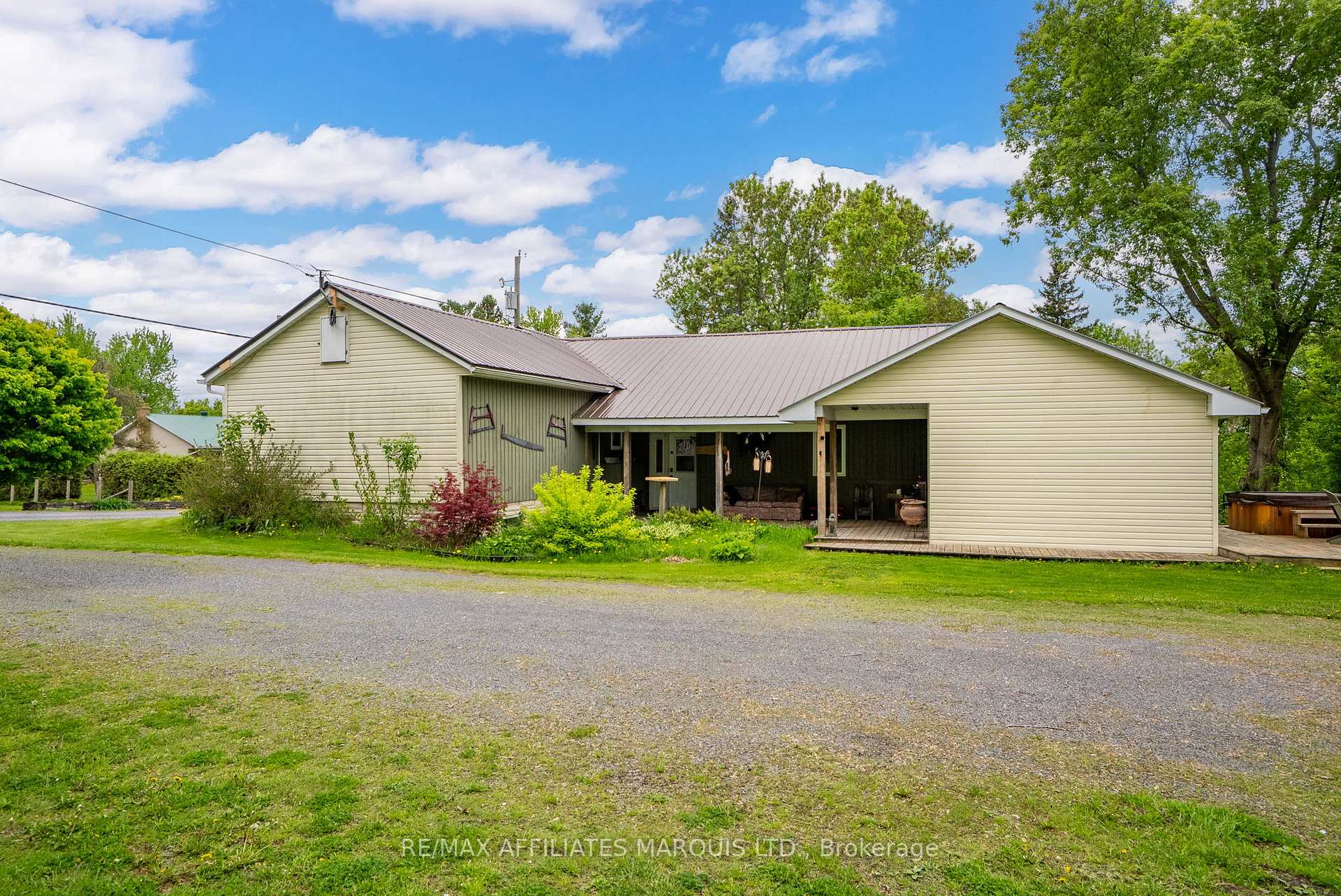 Photo 2 of 18573 Beaverbrook Road, South Glengarry, South Glengarry (Charlottenburgh) Twp — HOMEH