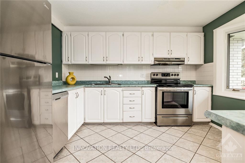 Photo 4 of 10 Lindhurst Crescent, Ottawa, Briargreen — HOMEH