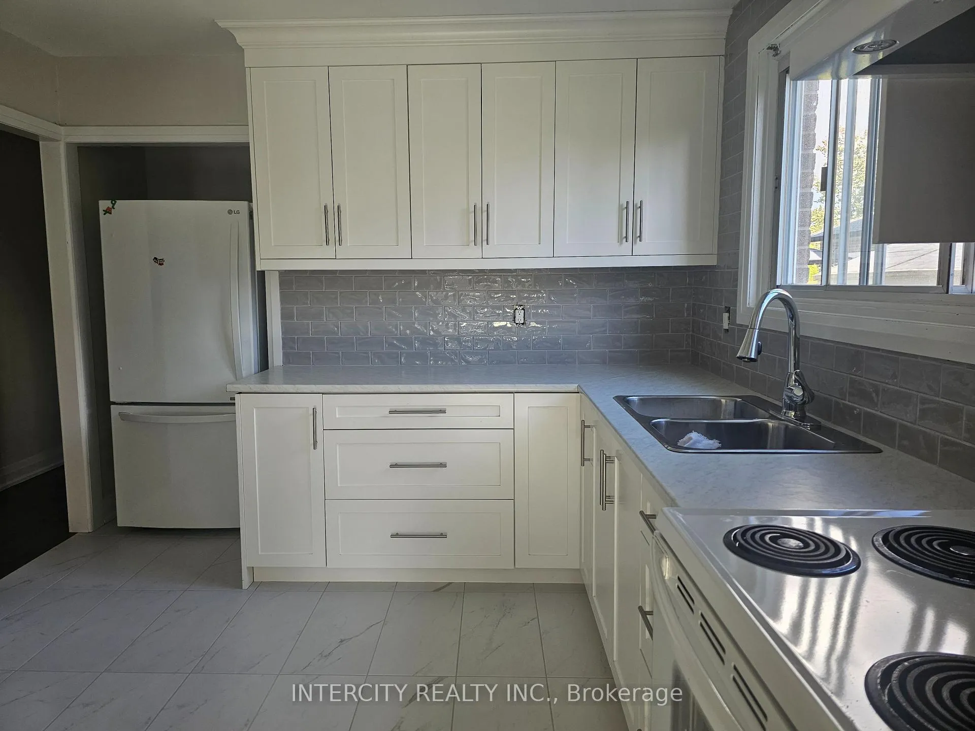 Photo 3 of 108 Mellow Crescent, Caledon, Bolton East — HOMEH