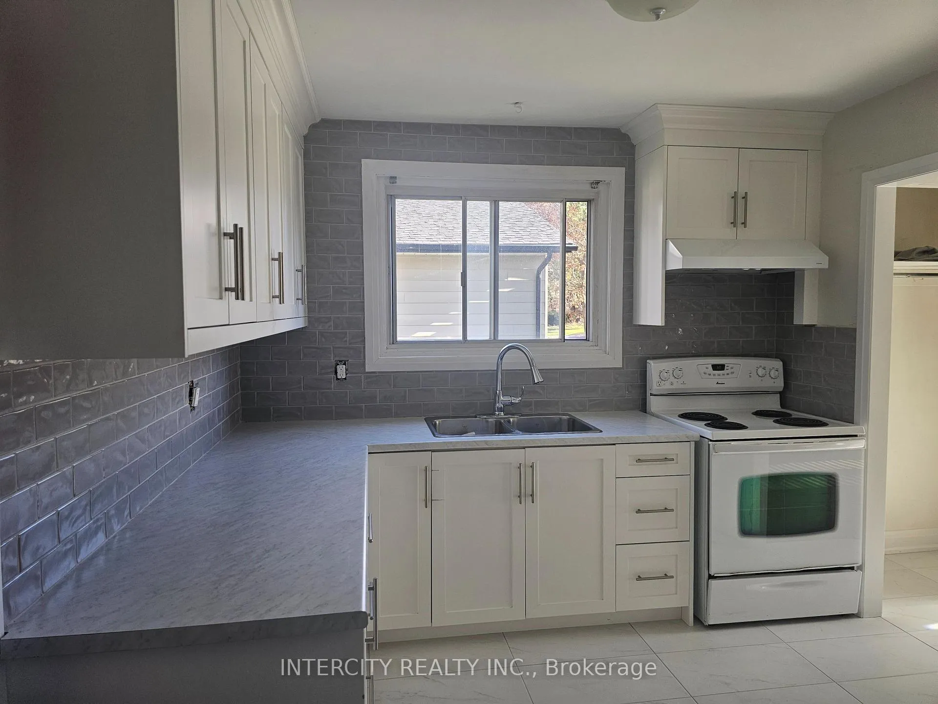 Photo 4 of 108 Mellow Crescent, Caledon, Bolton East — HOMEH