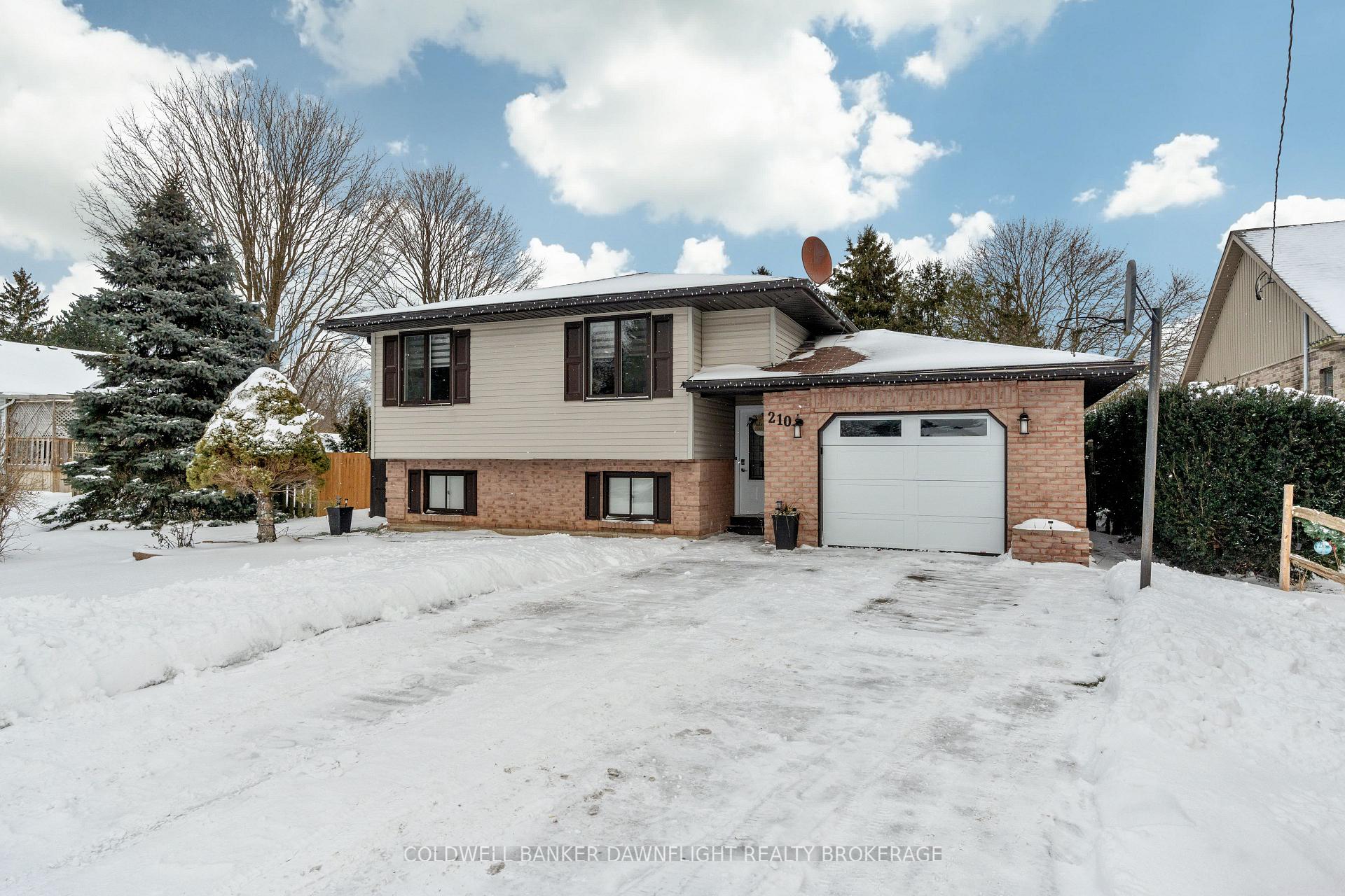 Photo 3 of 210 Prince Arthur Street, South Huron, Stephen — HOMEH