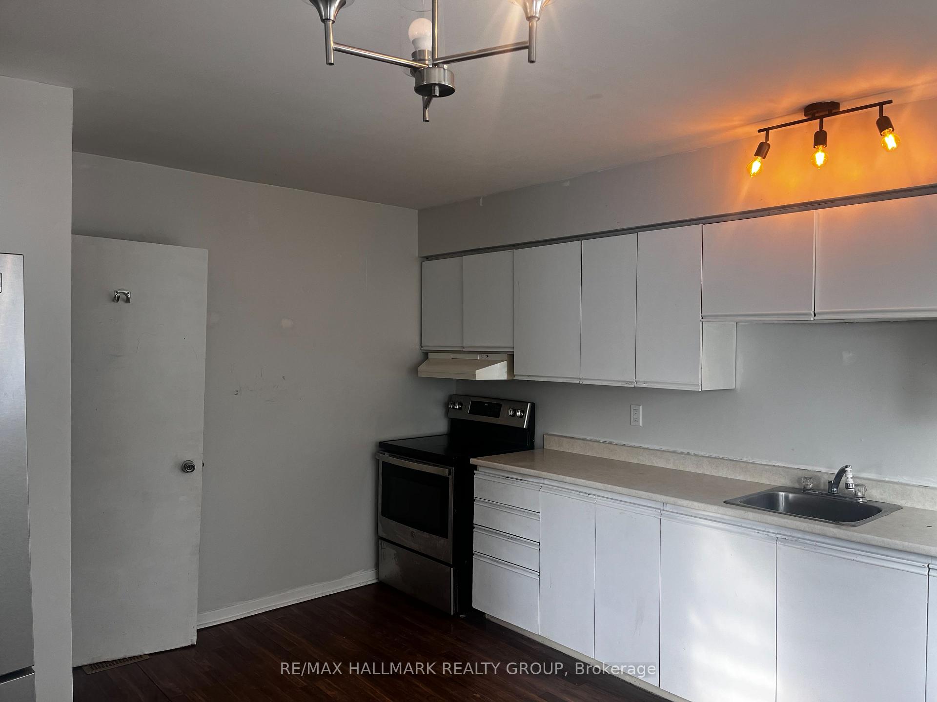 Photo 2 of 50 Centre Street, Smiths Falls — HOMEH