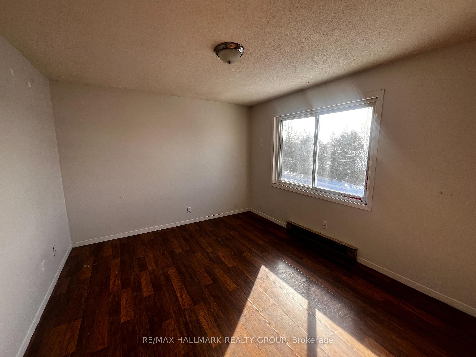 Photo 7 of 50 Centre Street, Smiths Falls — HOMEH