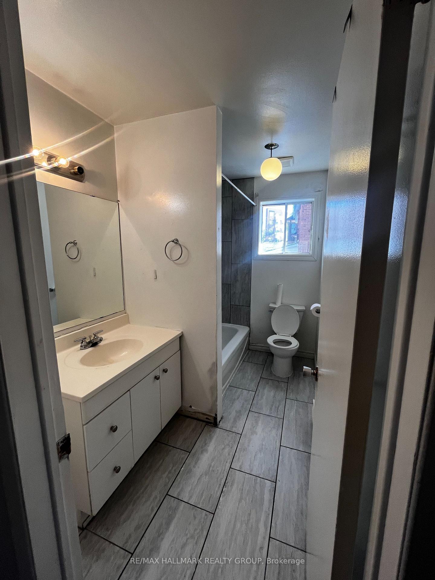 Photo 9 of 50 Centre Street, Smiths Falls — HOMEH