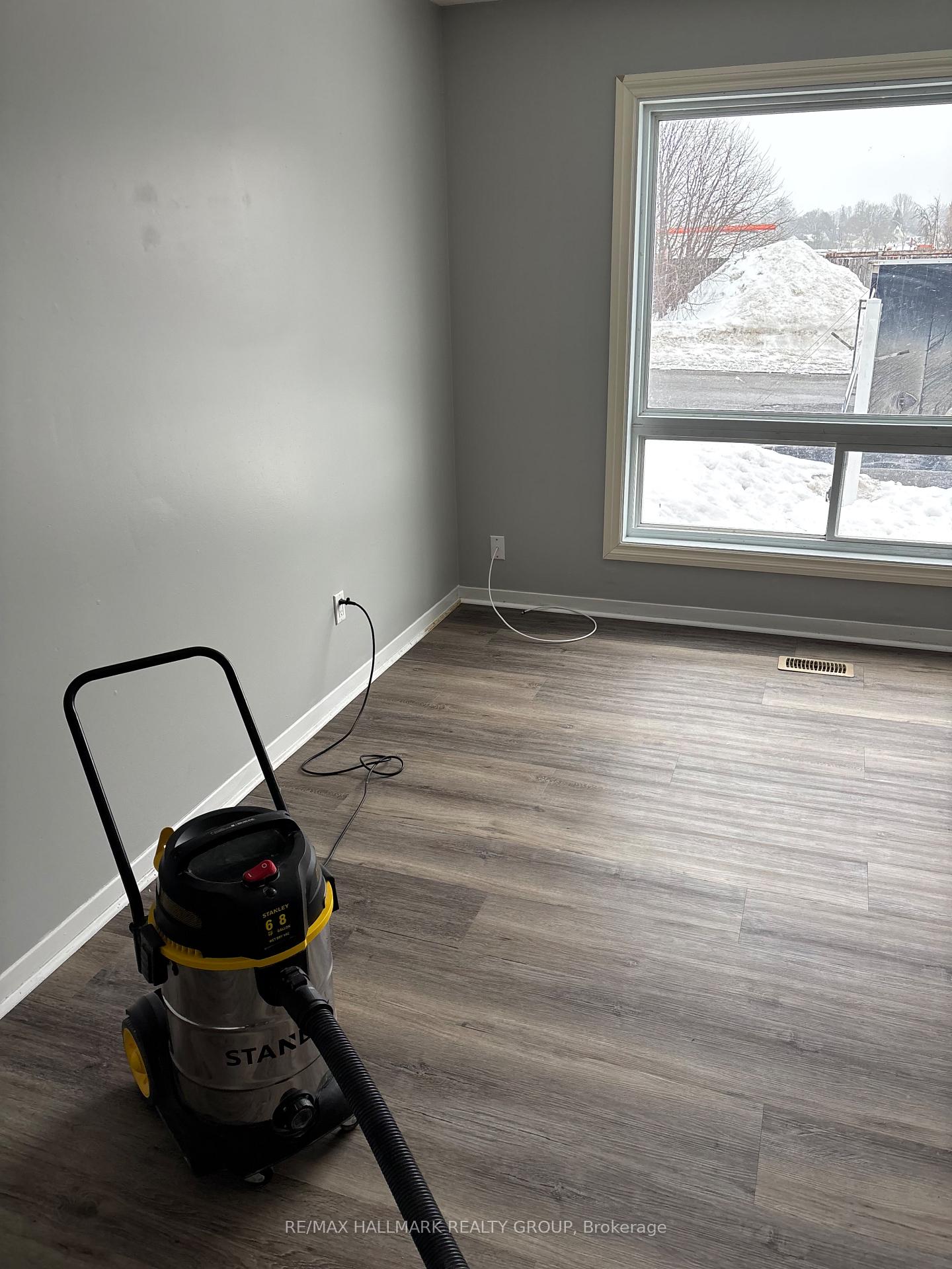Photo 10 of 50 Centre Street, Smiths Falls — HOMEH