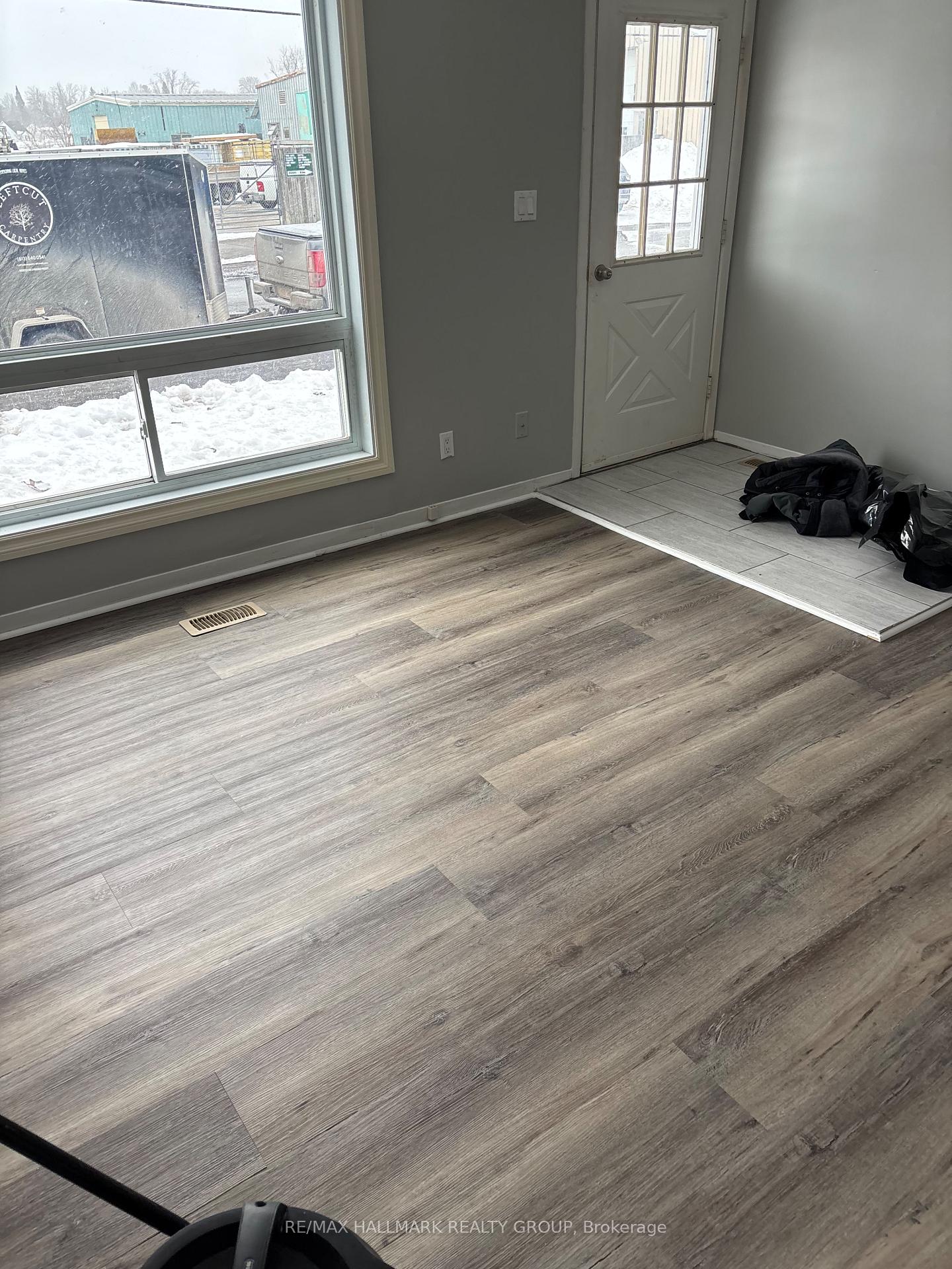 Photo 11 of 50 Centre Street, Smiths Falls — HOMEH