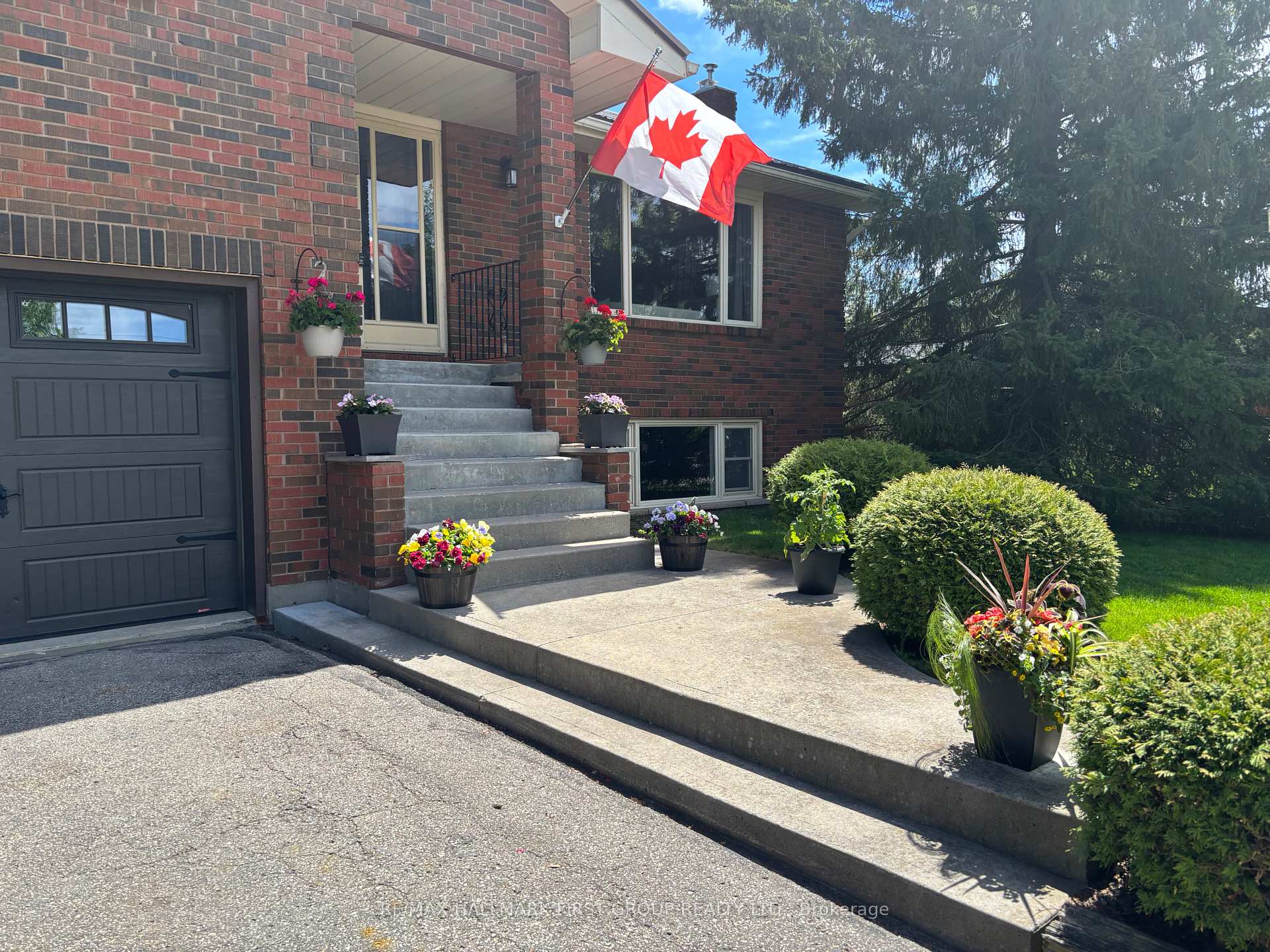 Photo 2 of 11 Riverview Drive, Scugog, Port Perry — HOMEH