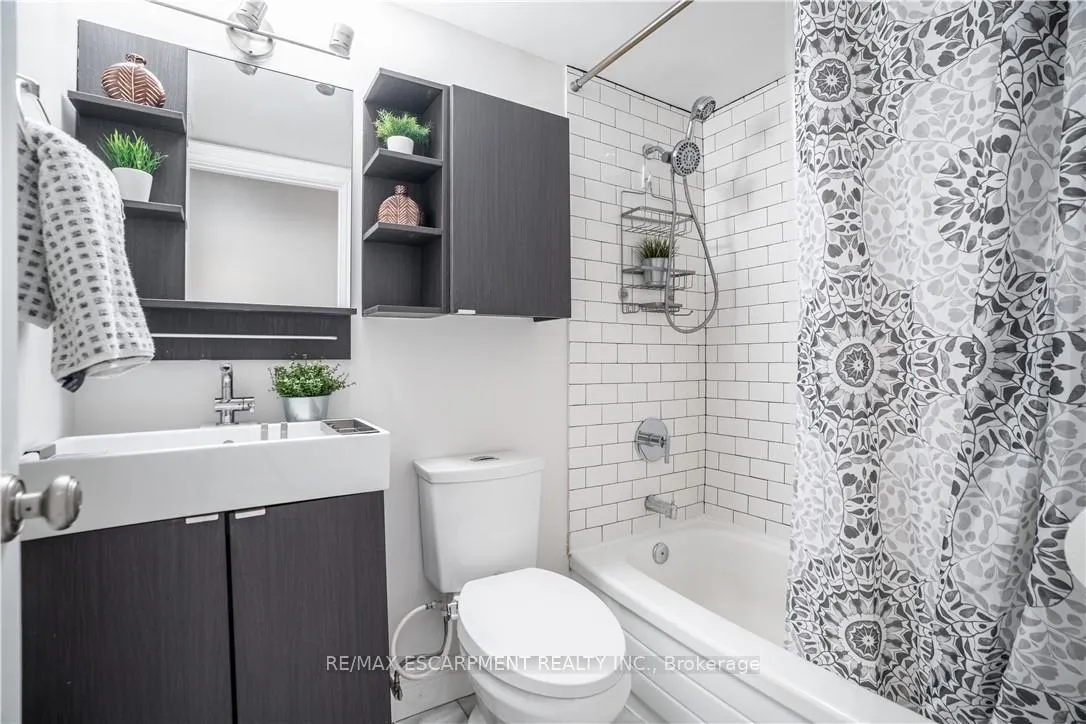Photo 4 of Unit 204, 141 Catharine Street, Hamilton, Corktown — HOMEH