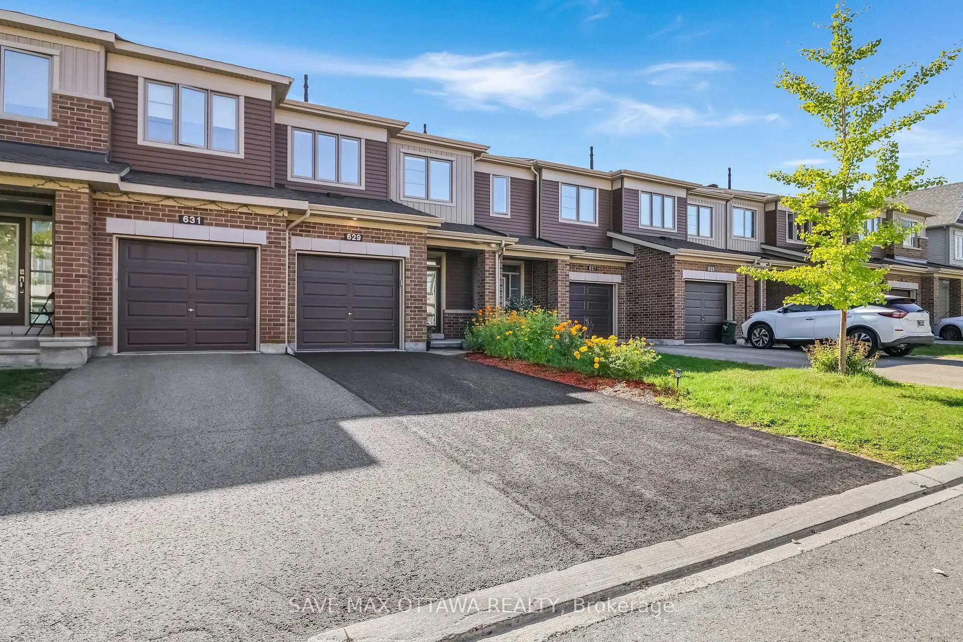Photo 3 of 629 Lauraleaf Crescent, Ottawa, Barrhaven - Half Moon Bay — HOMEH