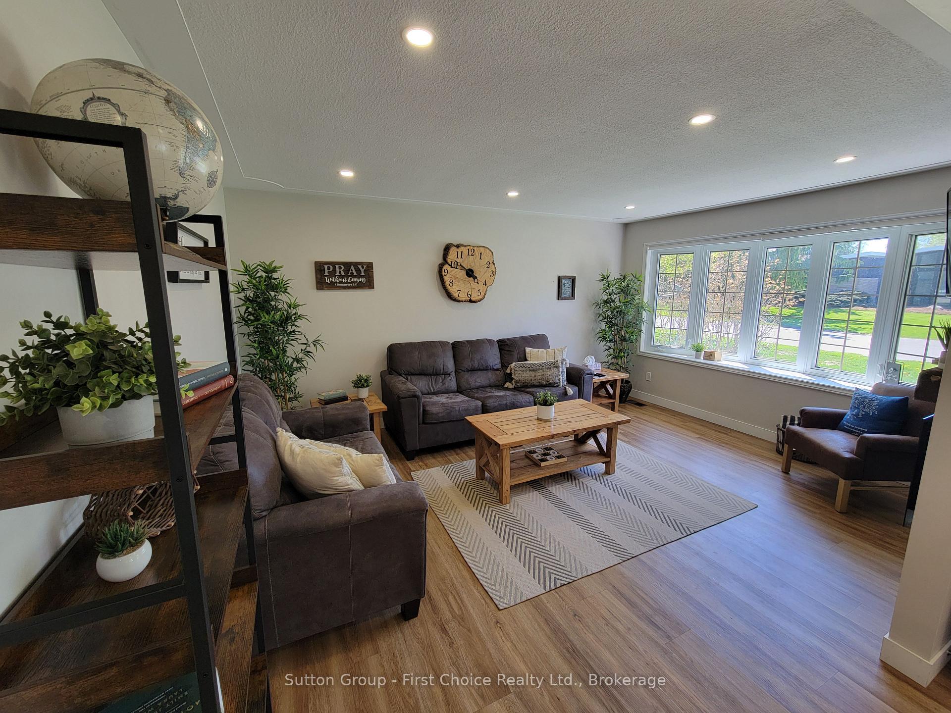 Photo 6 of 2 Kingscourt Crescent, South Huron, Exeter — HOMEH