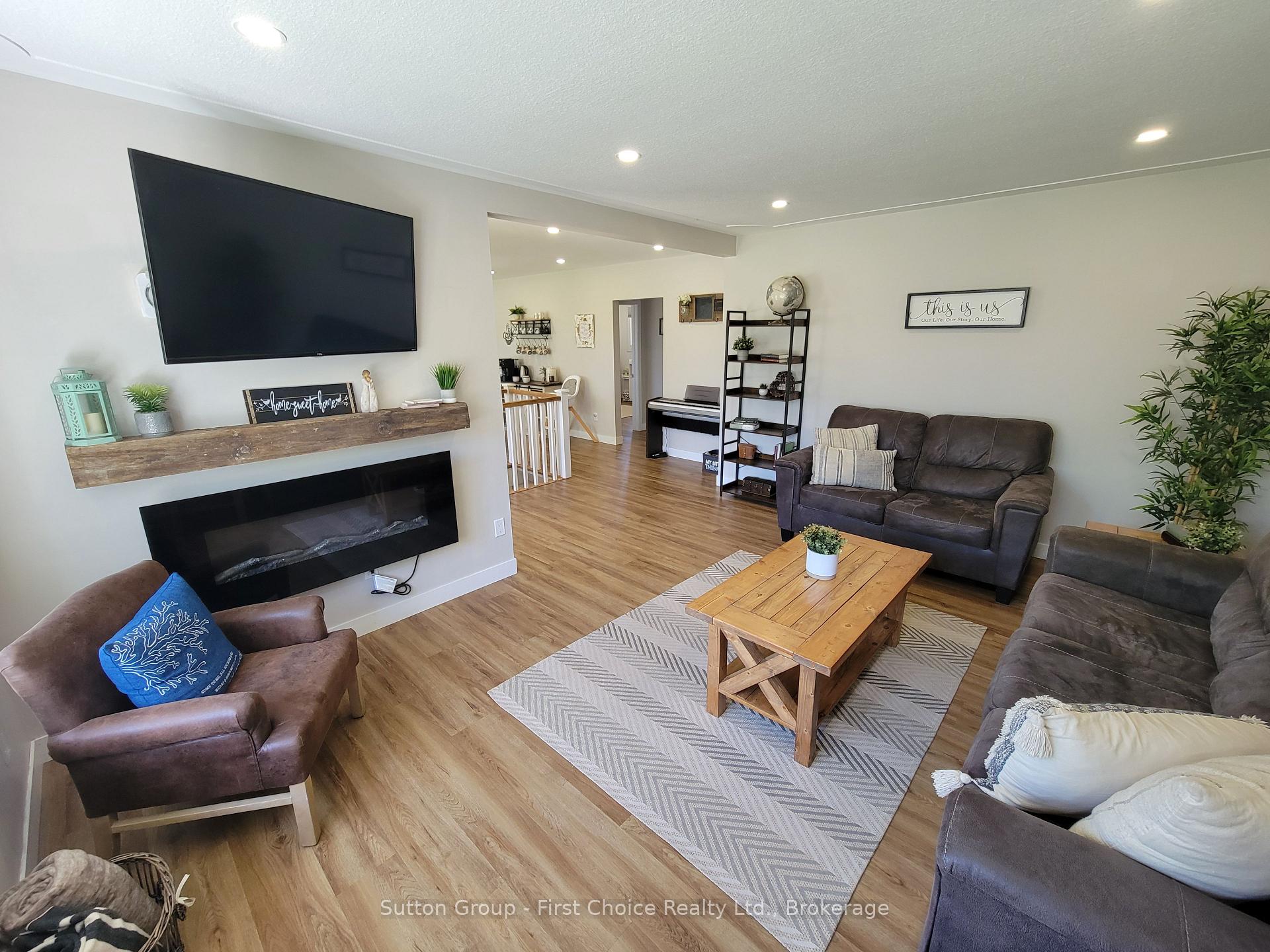 Photo 7 of 2 Kingscourt Crescent, South Huron, Exeter — HOMEH
