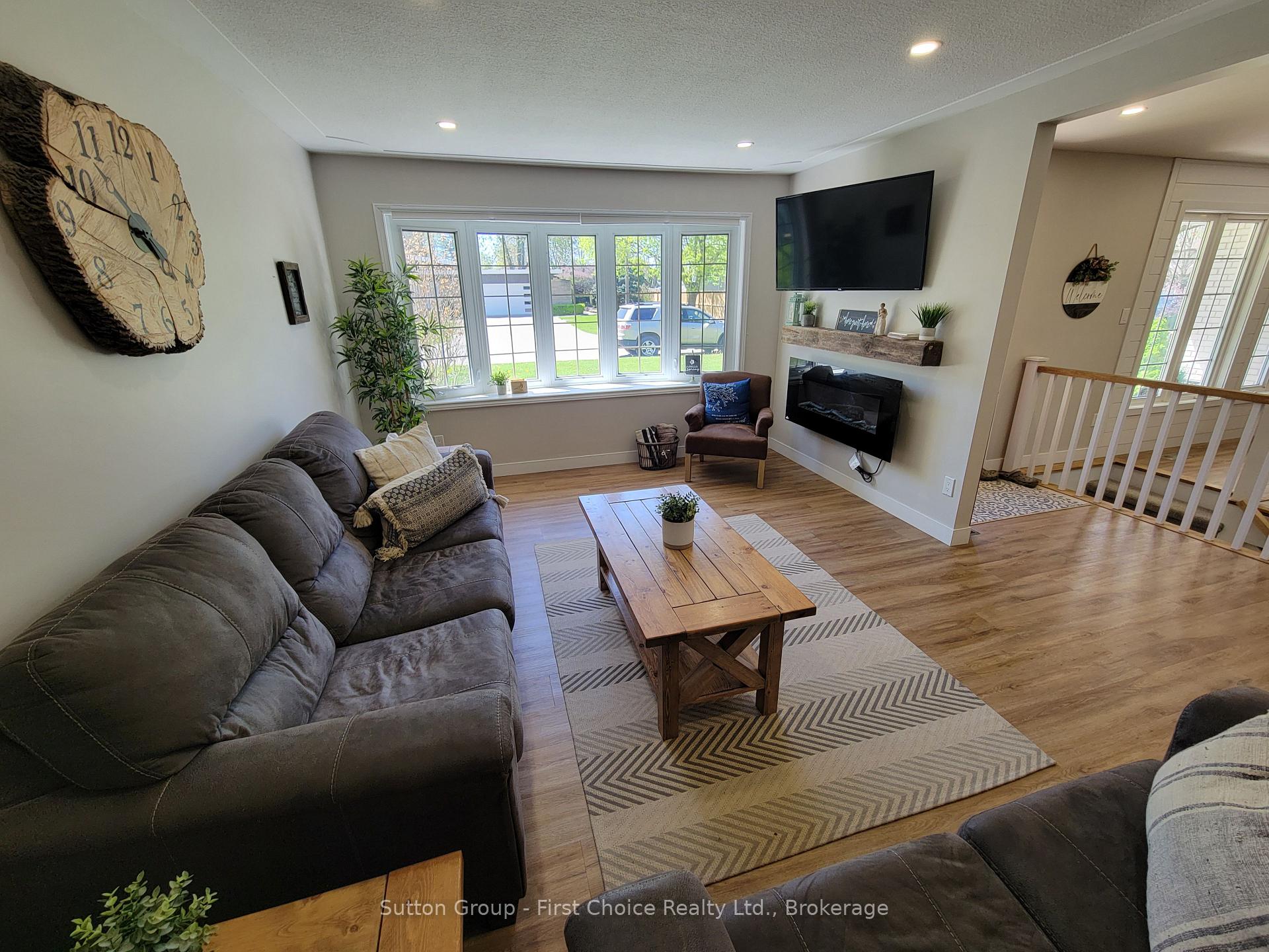 Photo 8 of 2 Kingscourt Crescent, South Huron, Exeter — HOMEH